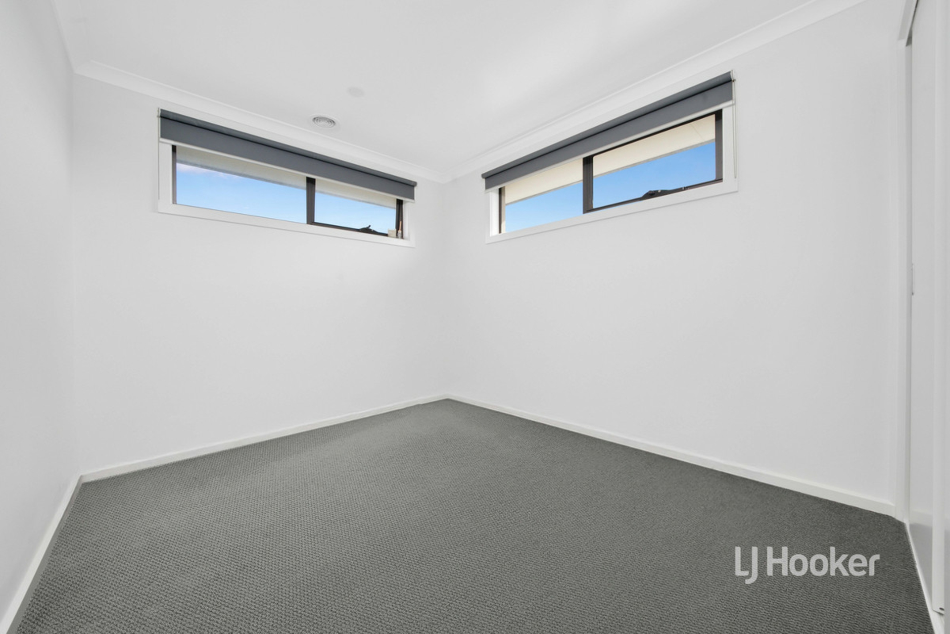 8 Mingay Close — photo 11 of 13