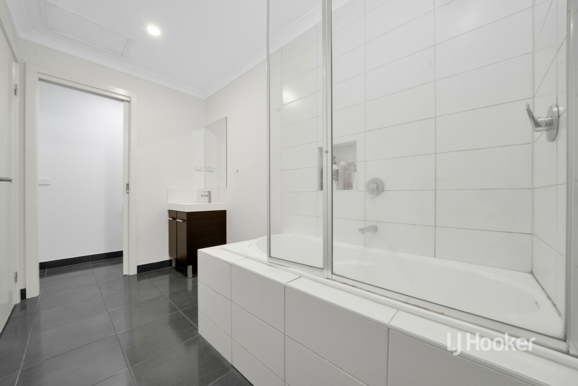8 Mingay Close — photo 13 of 13