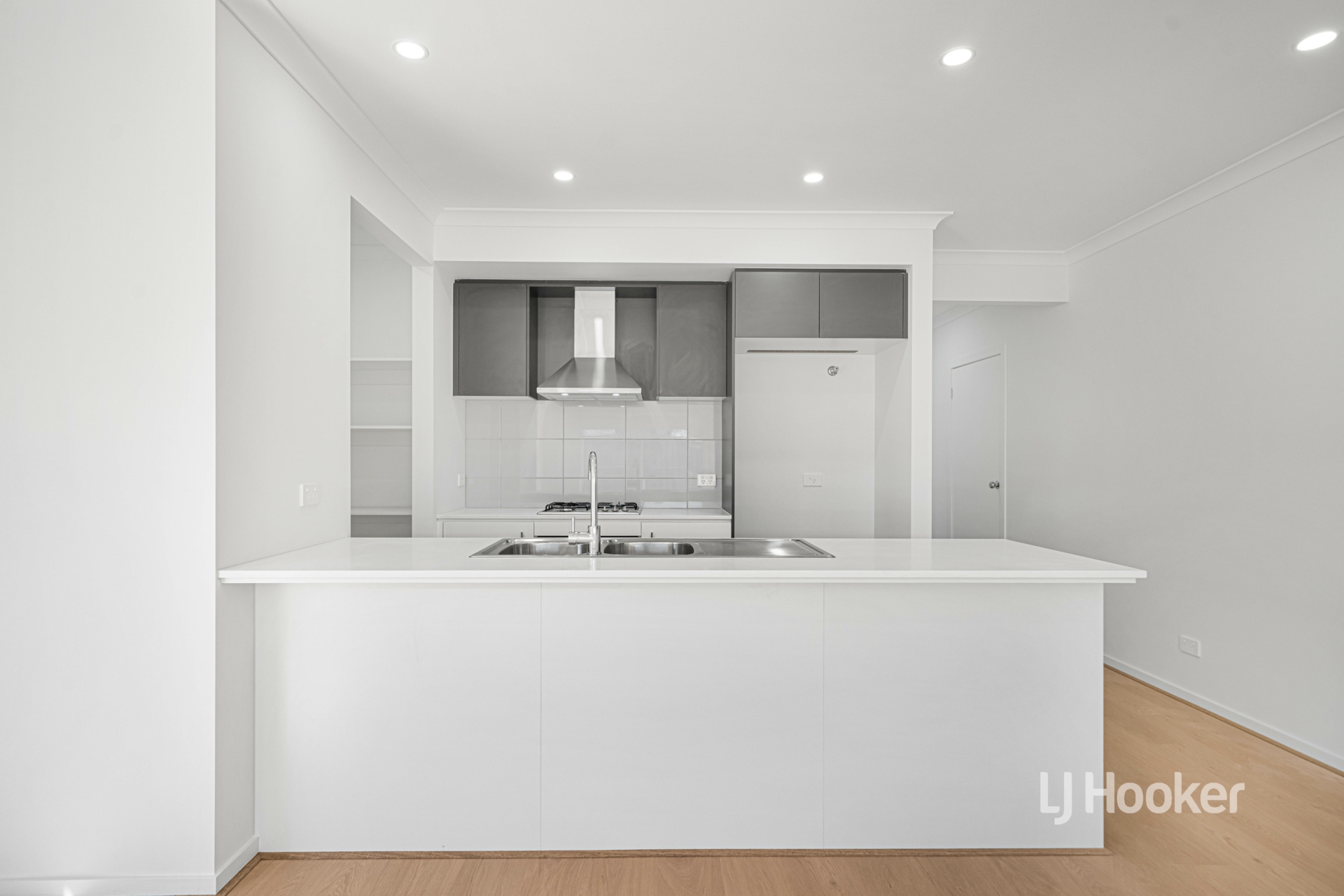 120 Highline Boulevard — photo 3 of 14