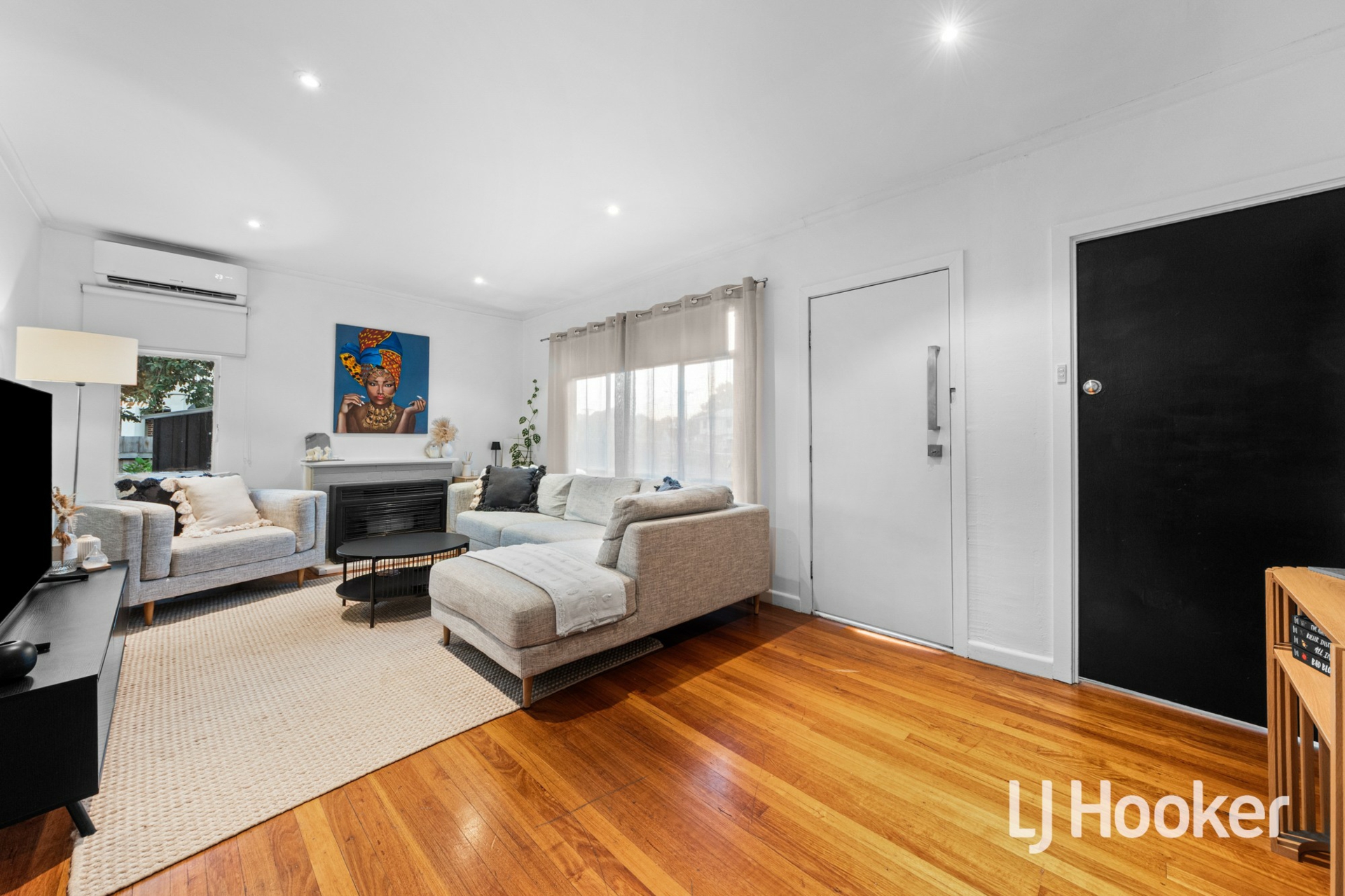 19 Charlesworth Street — photo 2 of 17