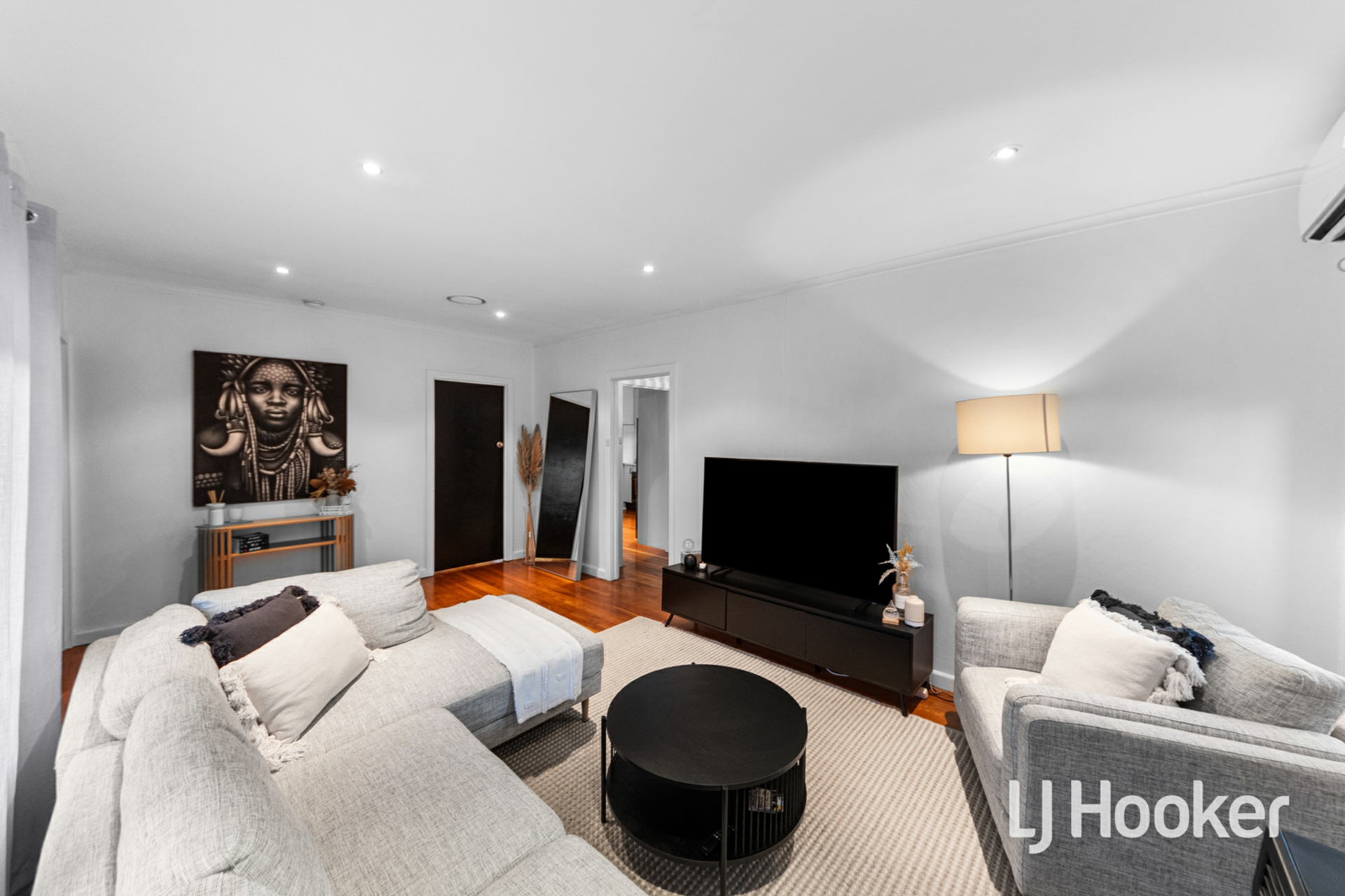 19 Charlesworth Street — photo 4 of 17
