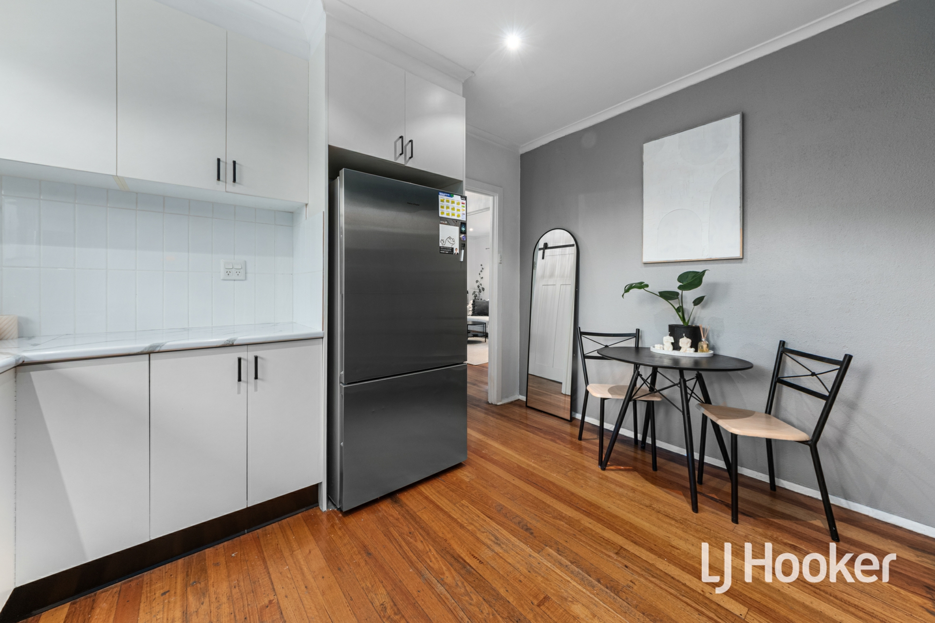 19 Charlesworth Street — photo 7 of 17