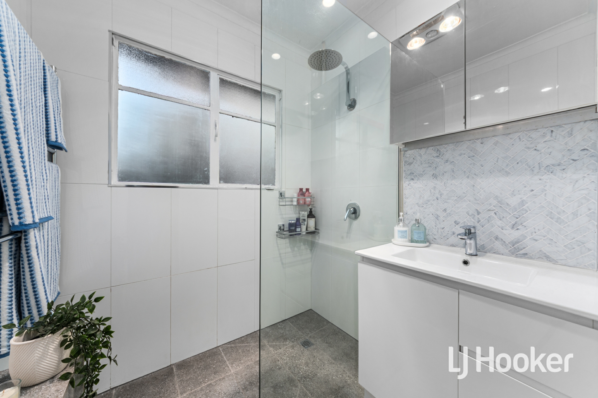 19 Charlesworth Street — photo 11 of 17