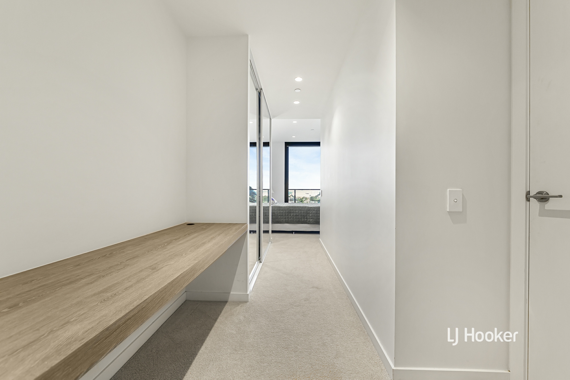 115/33 Quay Boulevard — photo 8 of 17