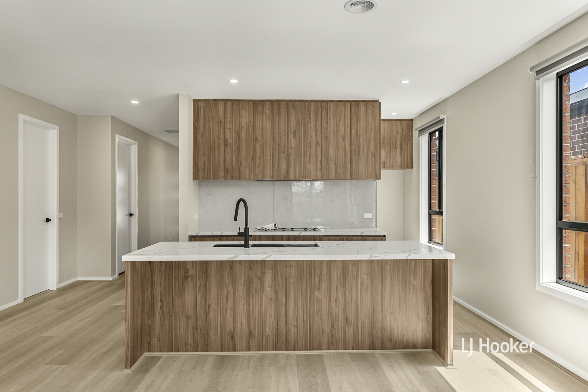 70 Abingdon Boulevard — photo 3 of 16