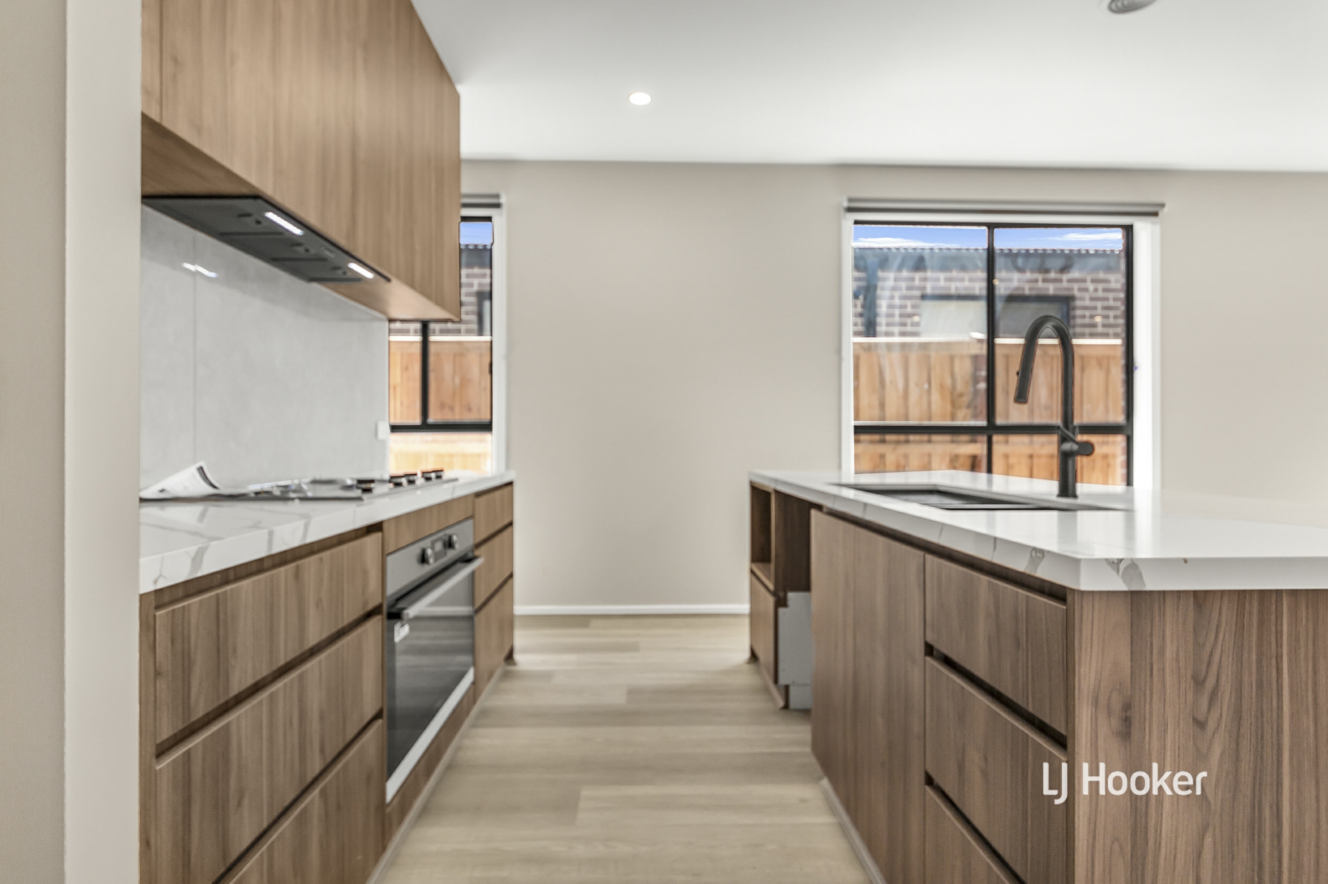70 Abingdon Boulevard — photo 4 of 16