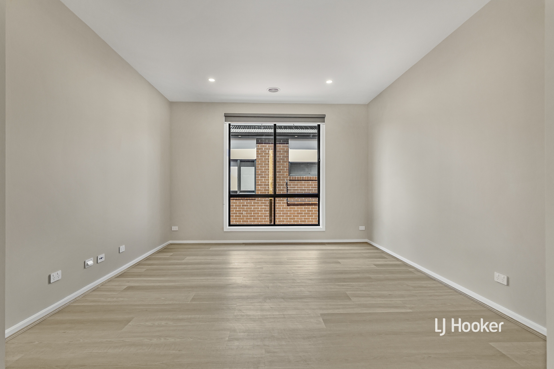 70 Abingdon Boulevard — photo 6 of 16