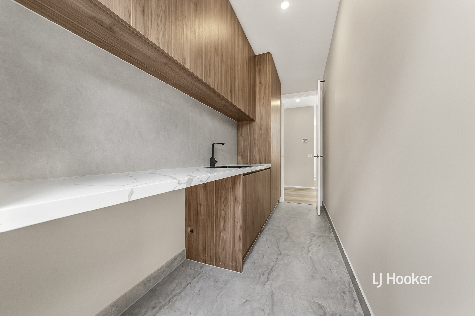 70 Abingdon Boulevard — photo 8 of 16
