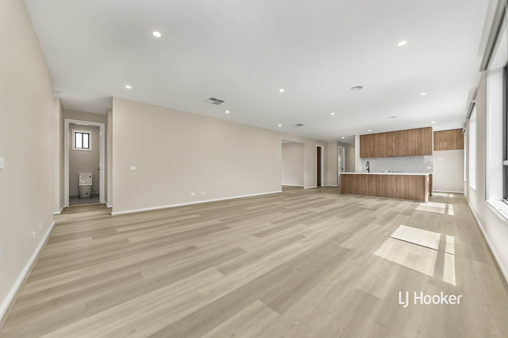 70 Abingdon Boulevard — photo 12 of 16