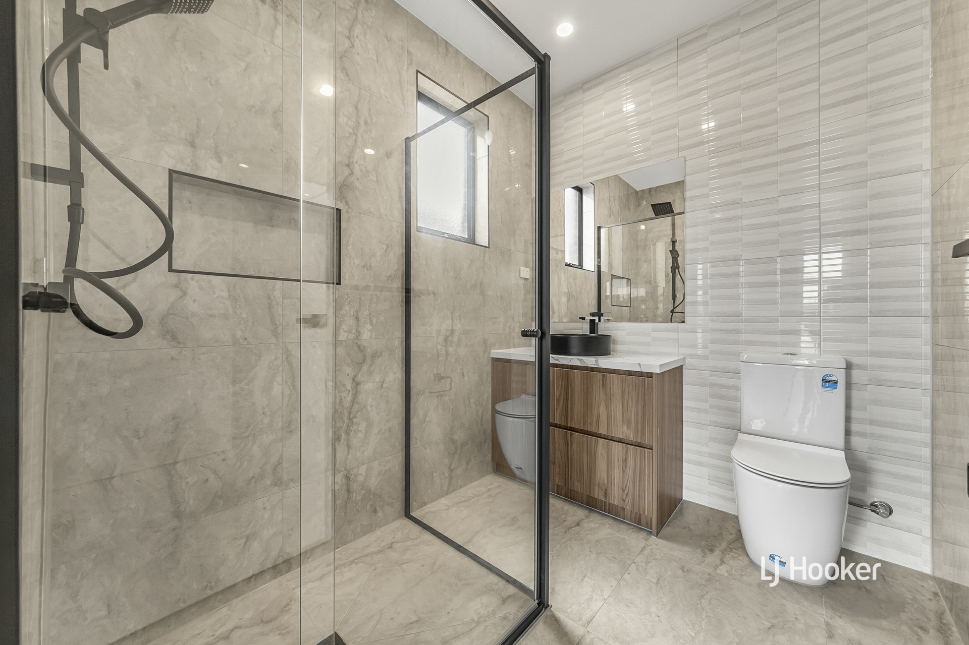 70 Abingdon Boulevard — photo 15 of 16