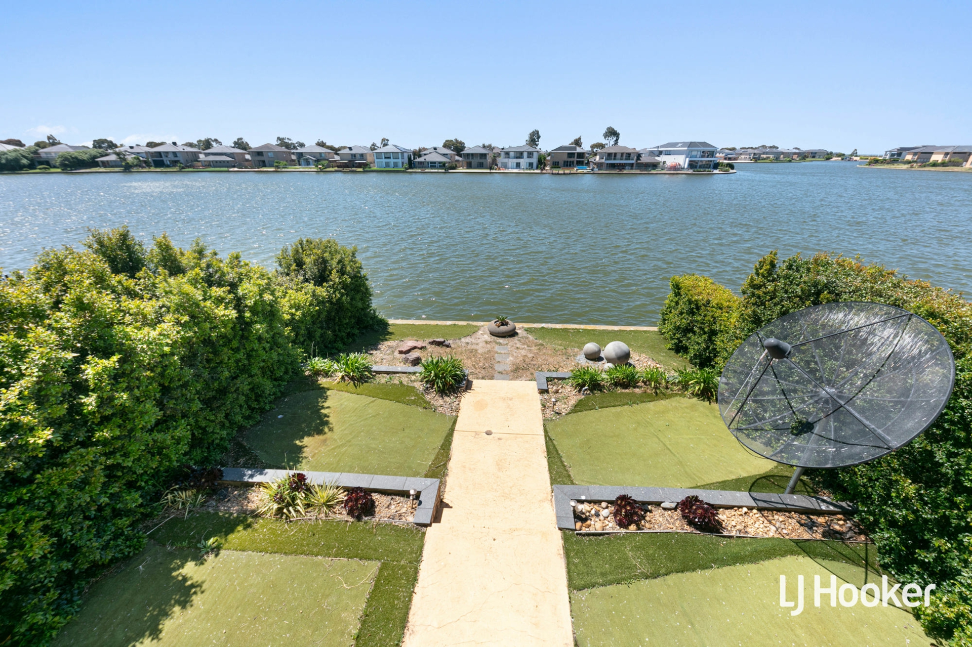 193 Sanctuary Lakes South Boulevard — photo 14 of 22