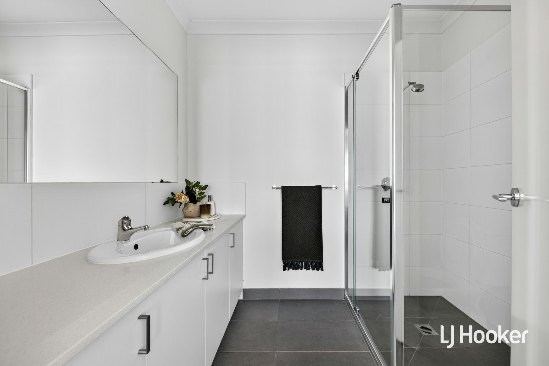 10/37 Latham Street — photo 9 of 14