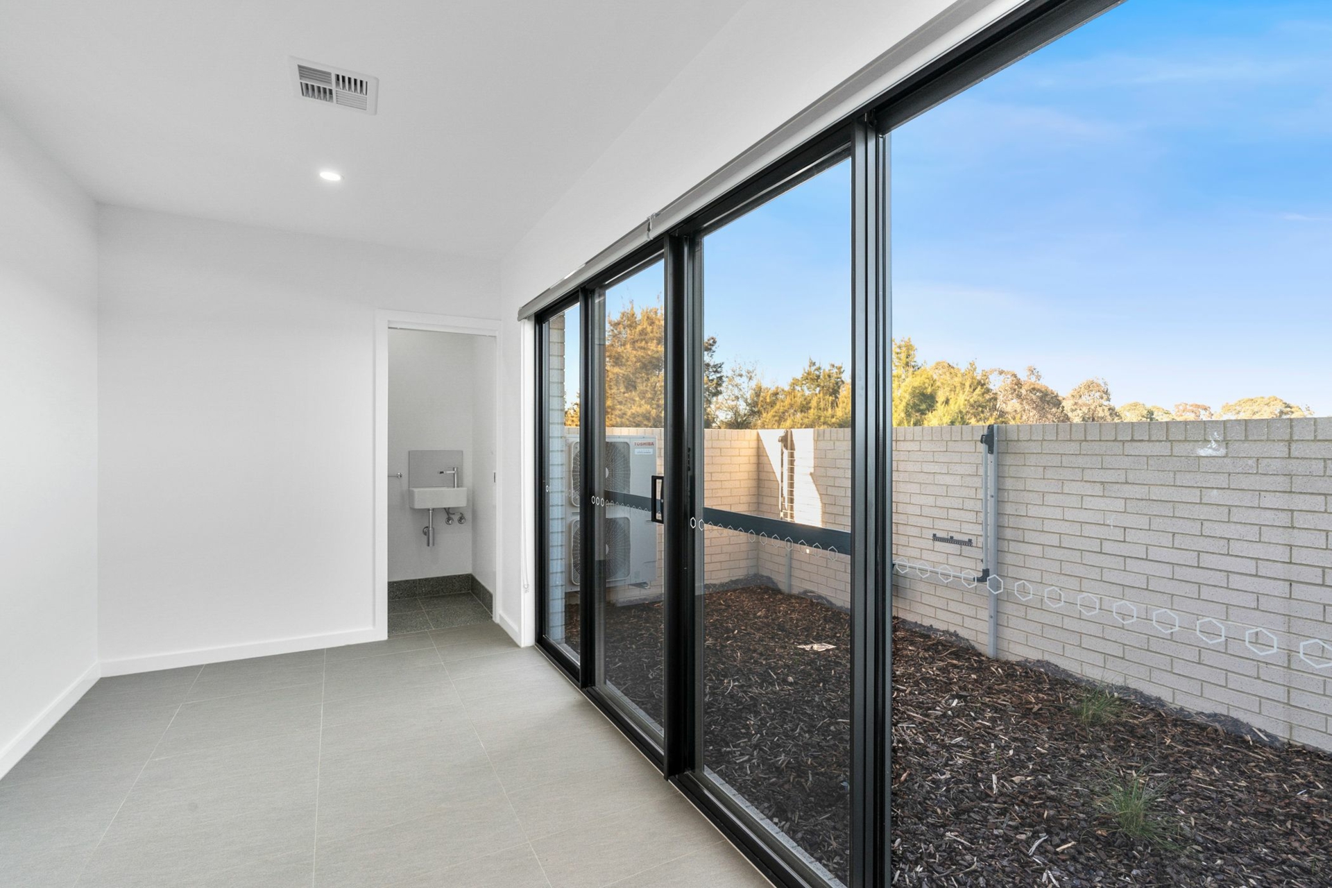 93/60 Kingsland Parade, CASEY