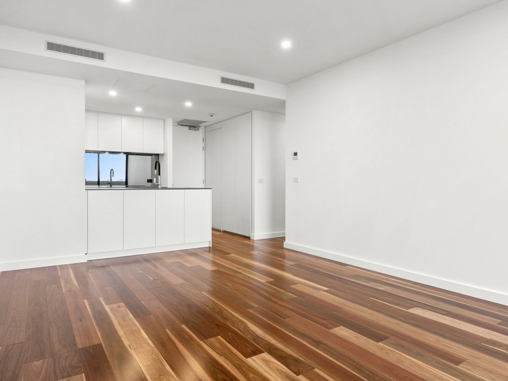 527/2 Anzac Park, CAMPBELL