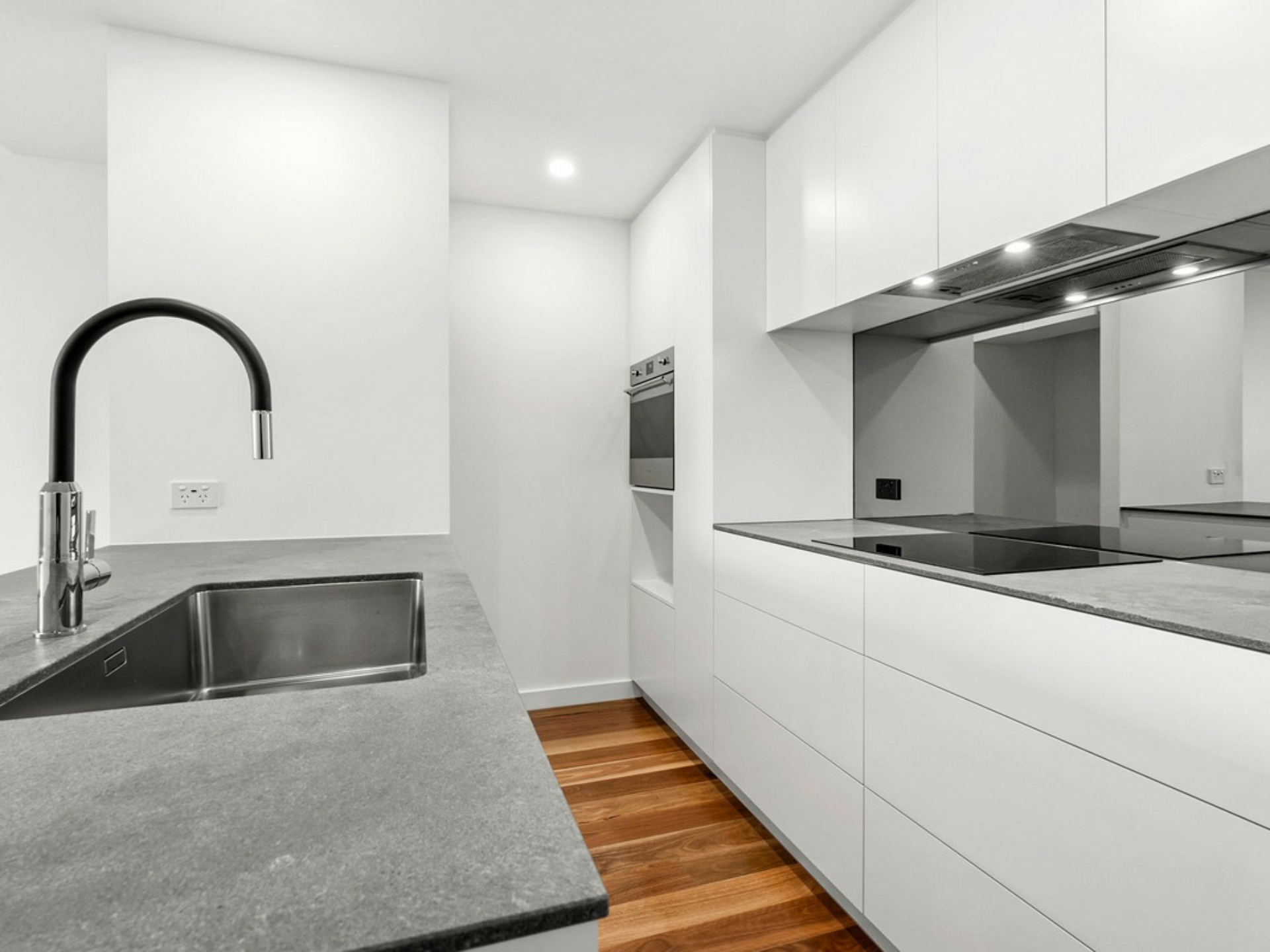 527/2 Anzac Park, CAMPBELL