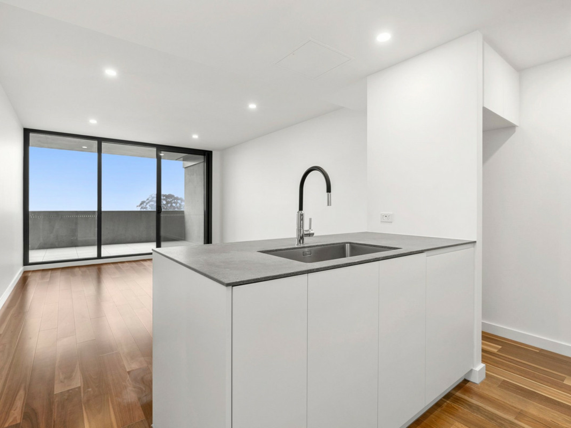 527/2 Anzac Park, CAMPBELL