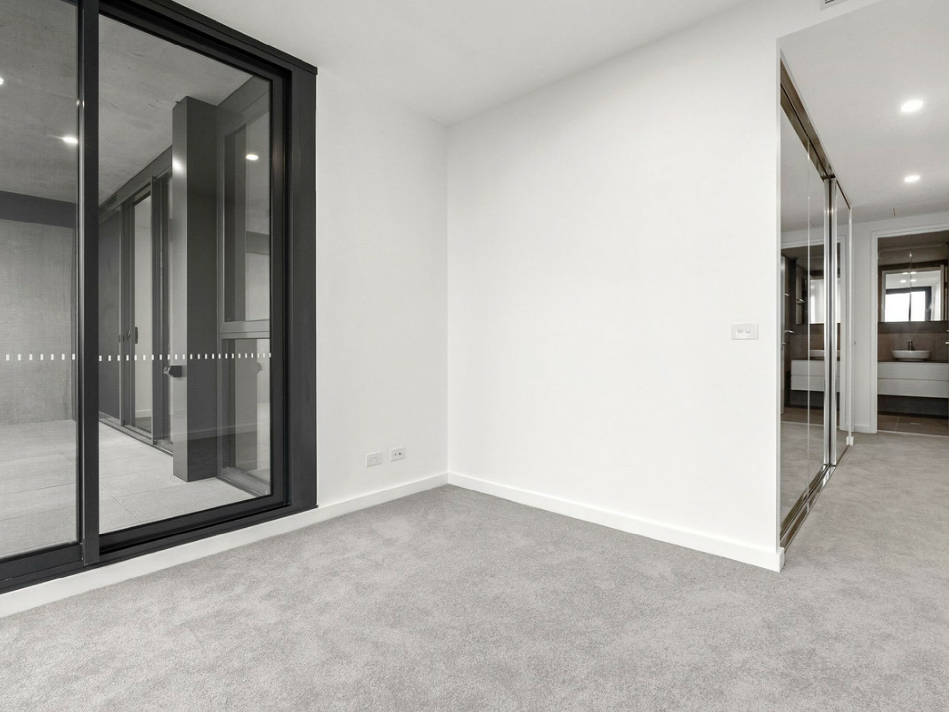 527/2 Anzac Park, CAMPBELL