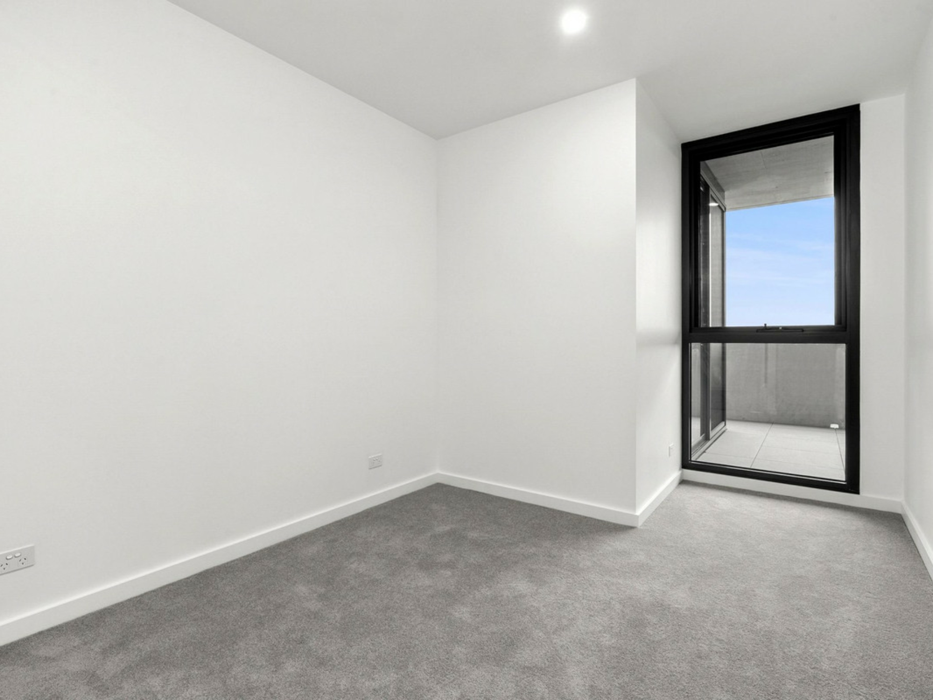 527/2 Anzac Park, CAMPBELL