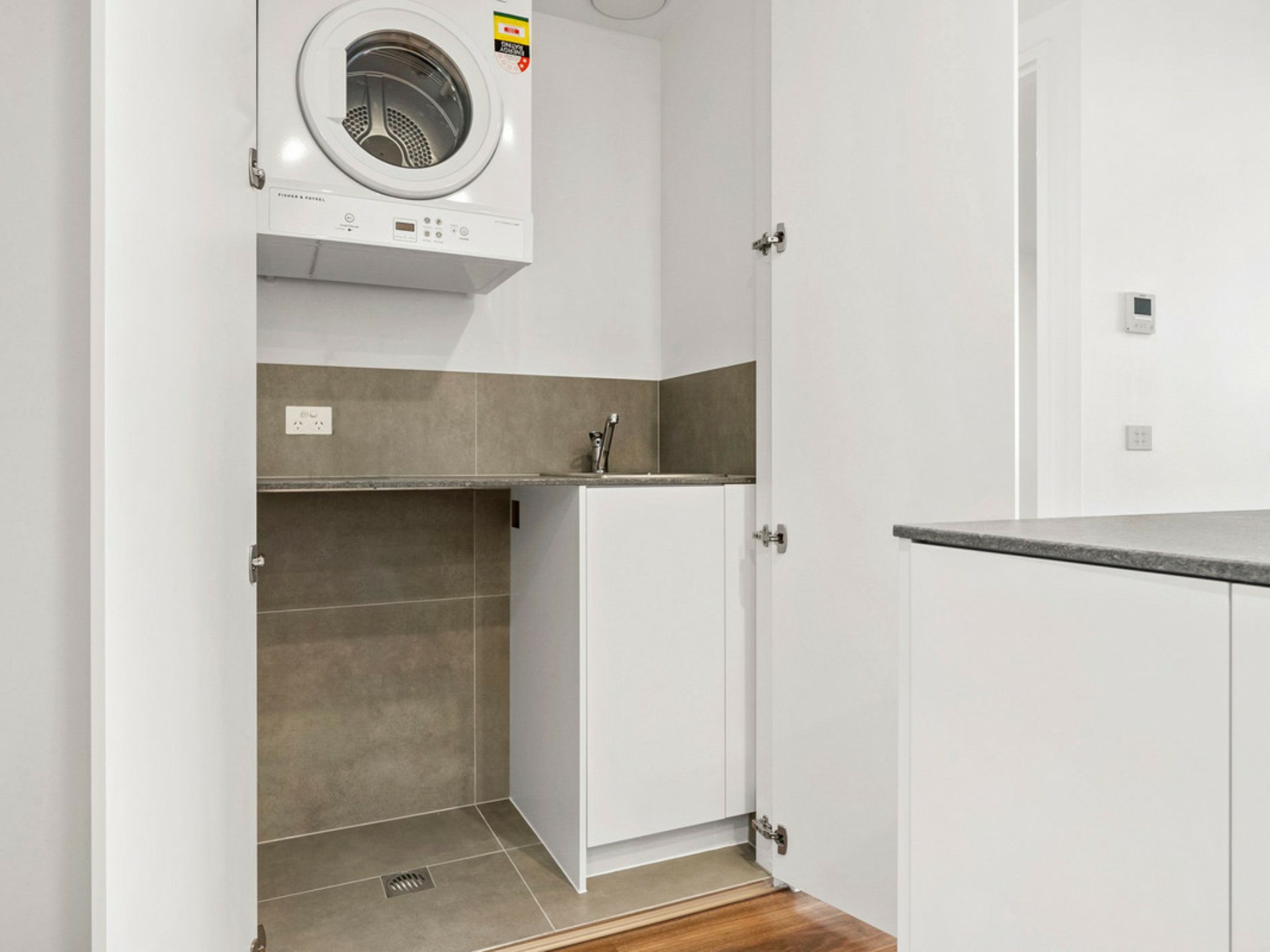 527/2 Anzac Park, CAMPBELL