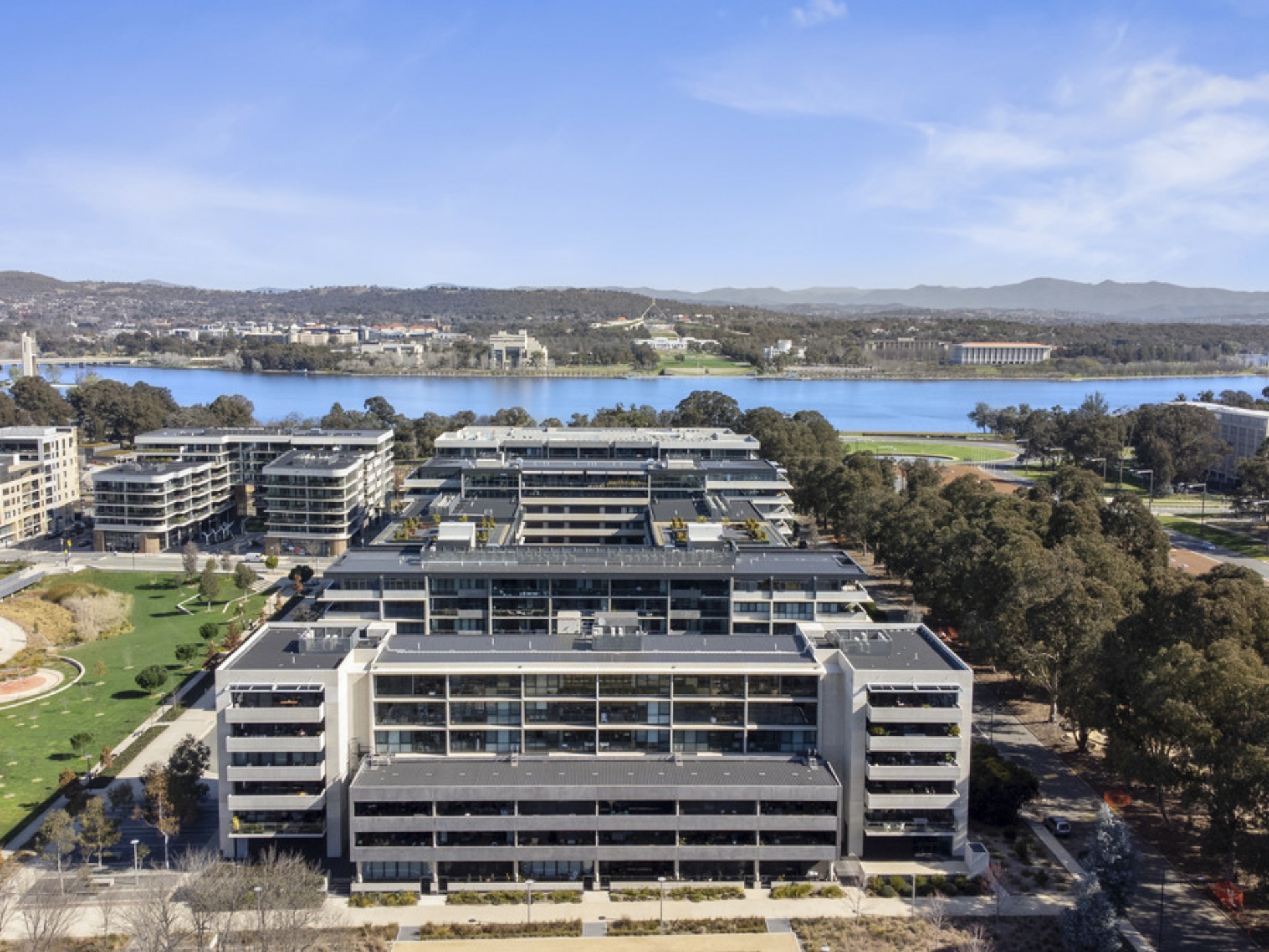527/2 Anzac Park, CAMPBELL