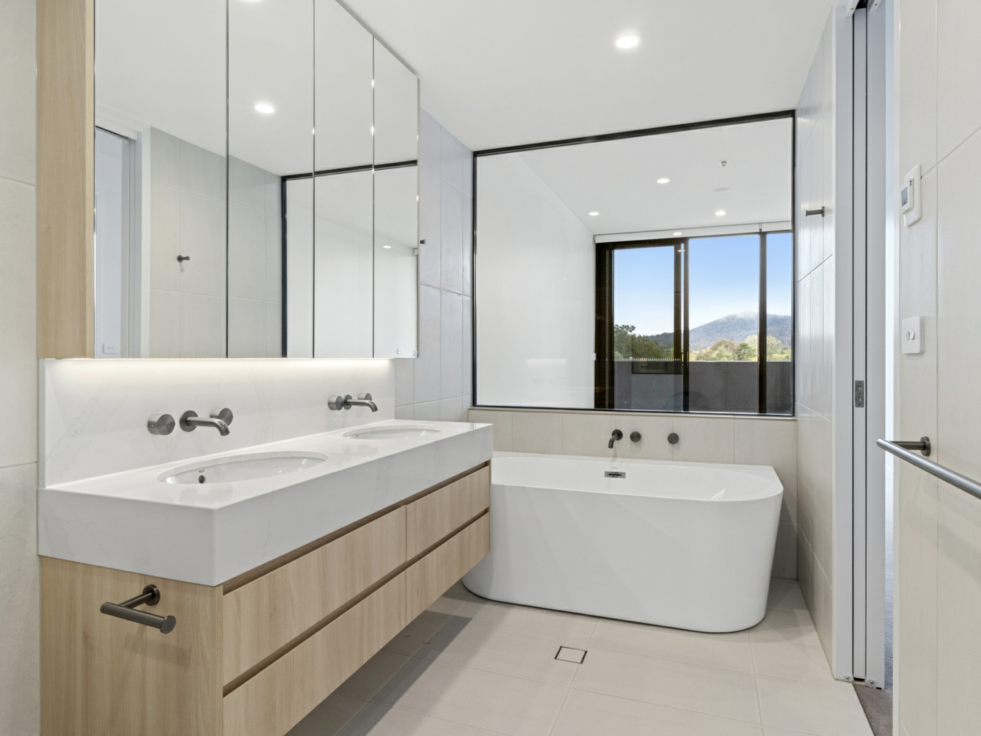 40/44 Constitution Avenue, CAMPBELL