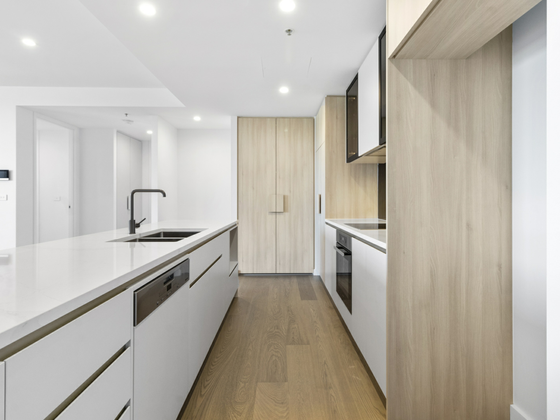 142/44 Constitution Avenue, CAMPBELL