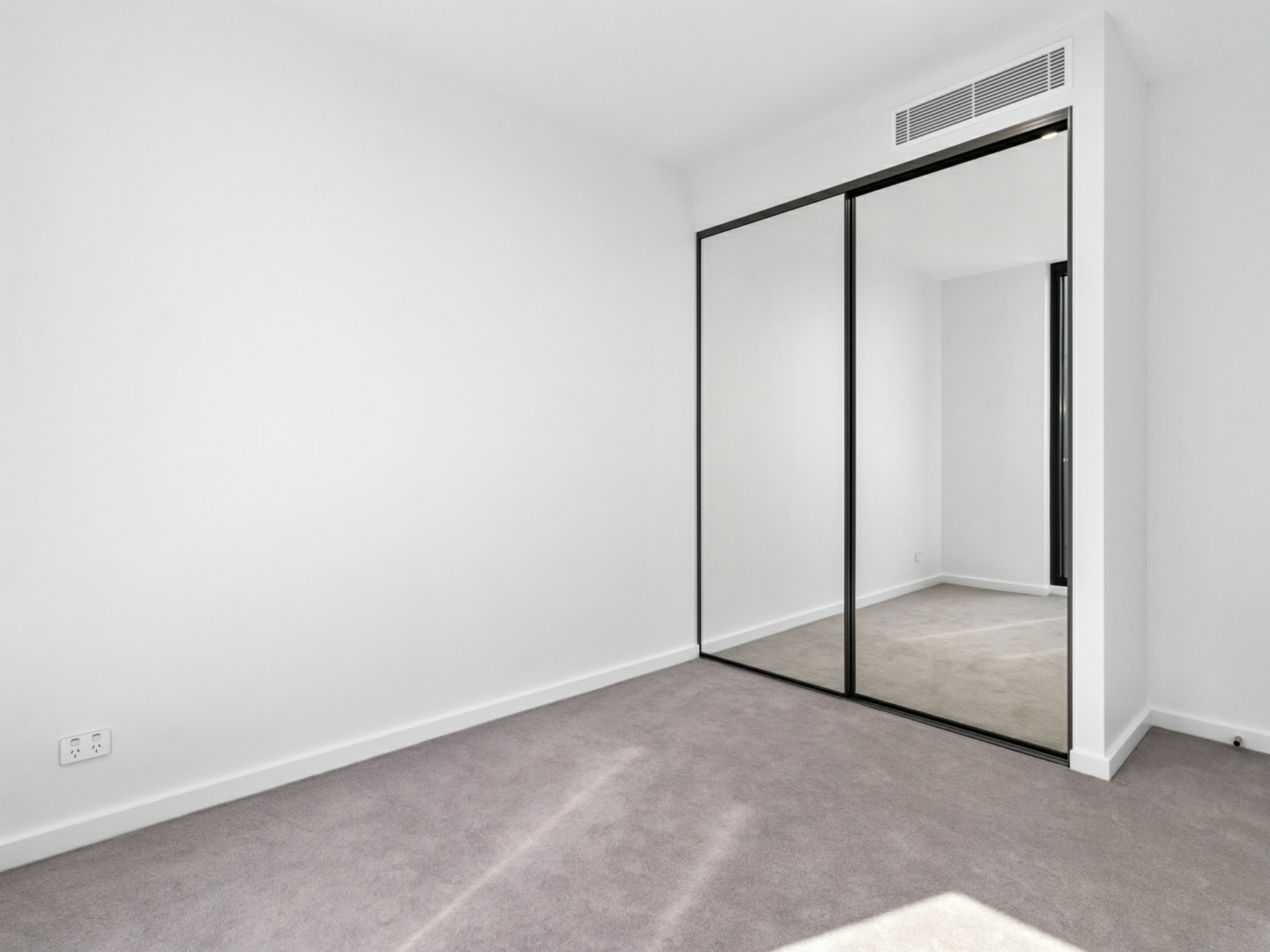 142/44 Constitution Avenue, CAMPBELL