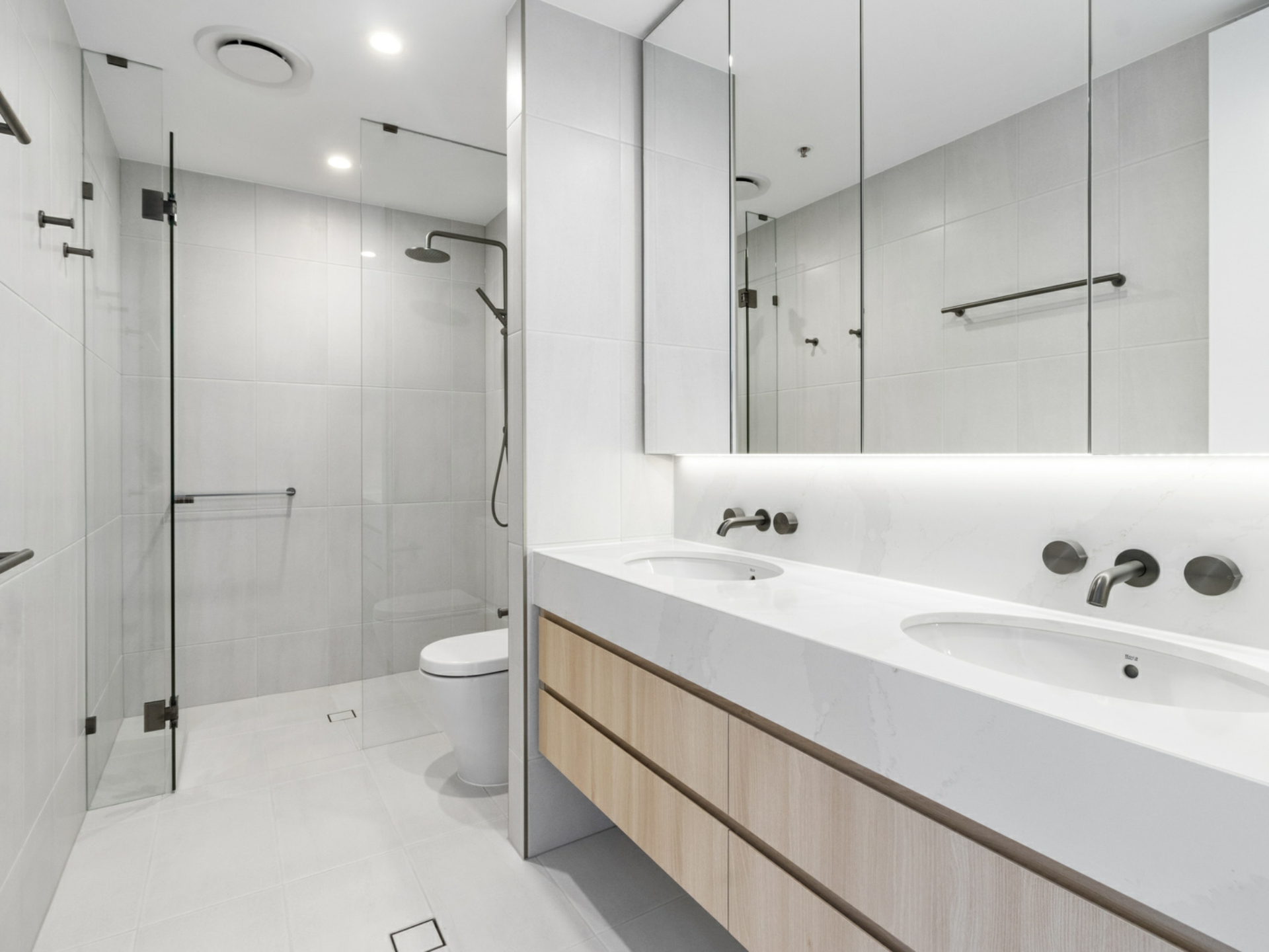 142/44 Constitution Avenue, CAMPBELL