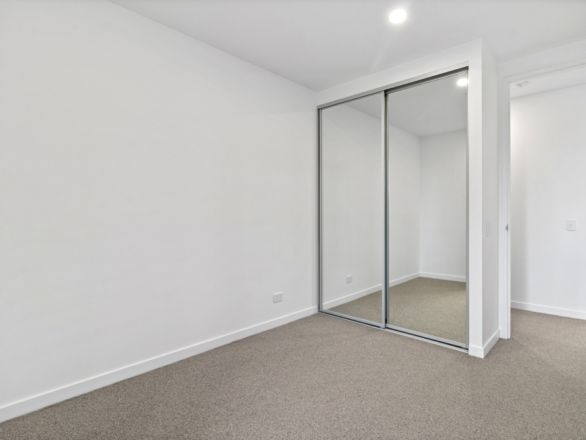 210/82 Wentworth Avenue, KINGSTON