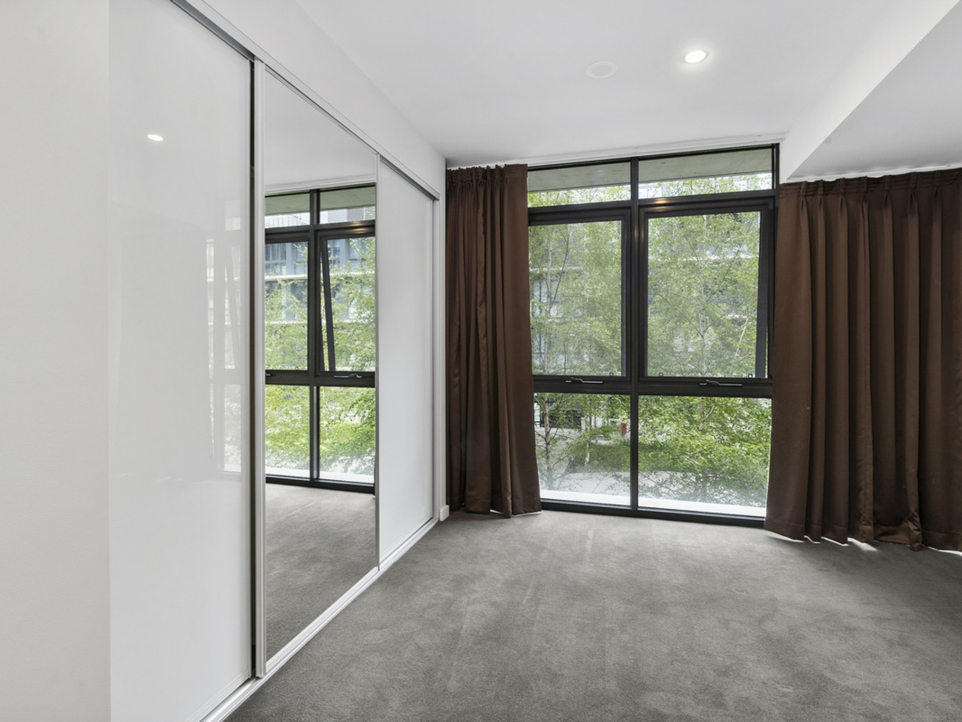 18/26 Anzac Park, CAMPBELL