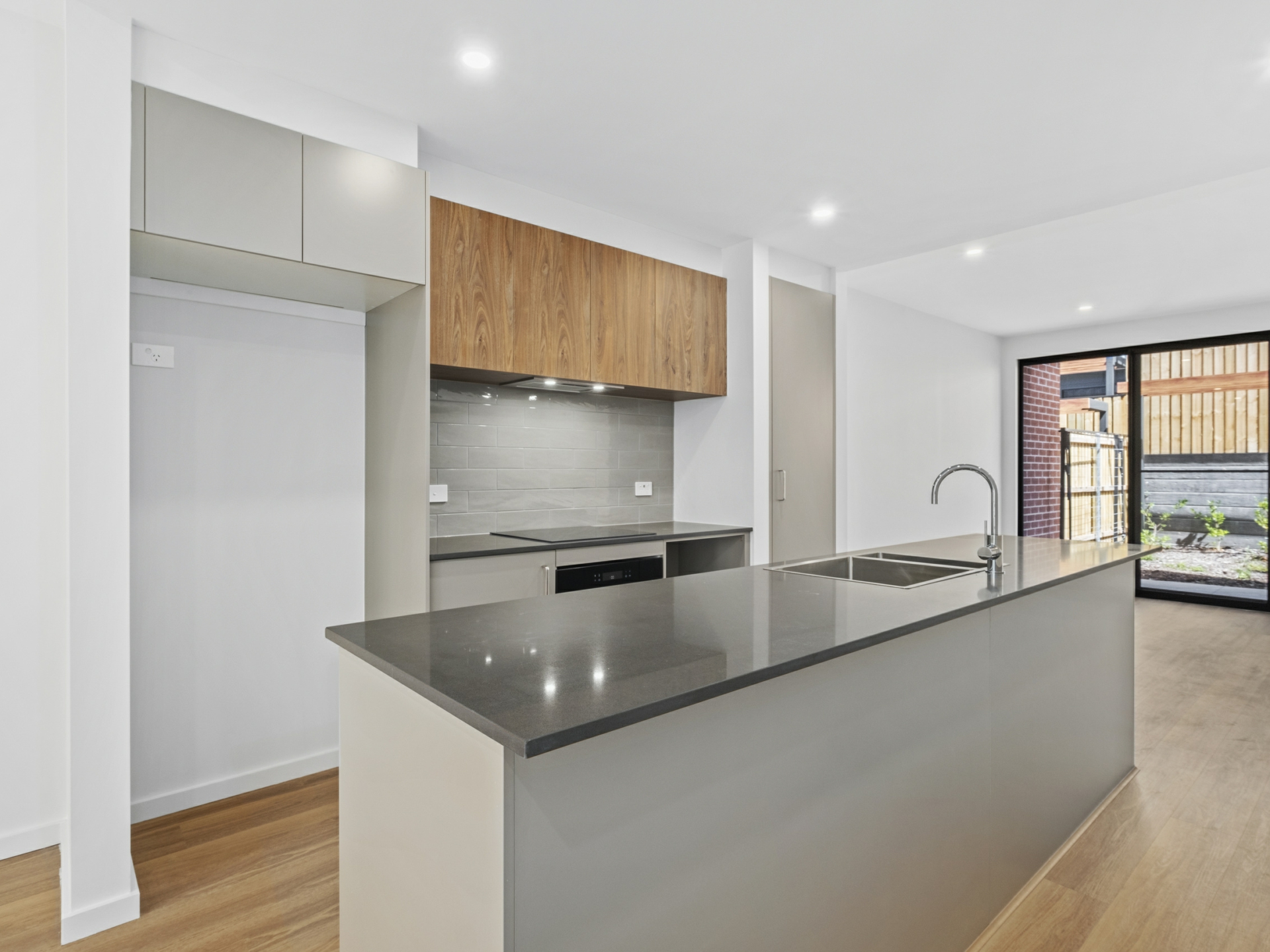104/2 Woodberry Avenue, COOMBS
