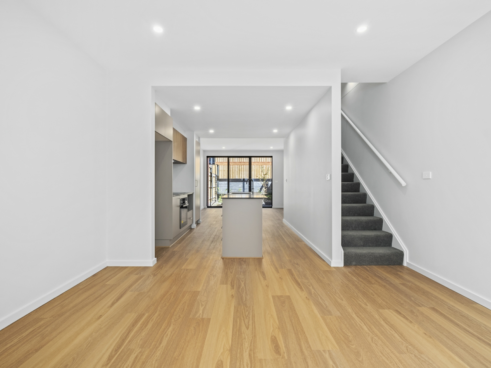 104/2 Woodberry Avenue, COOMBS