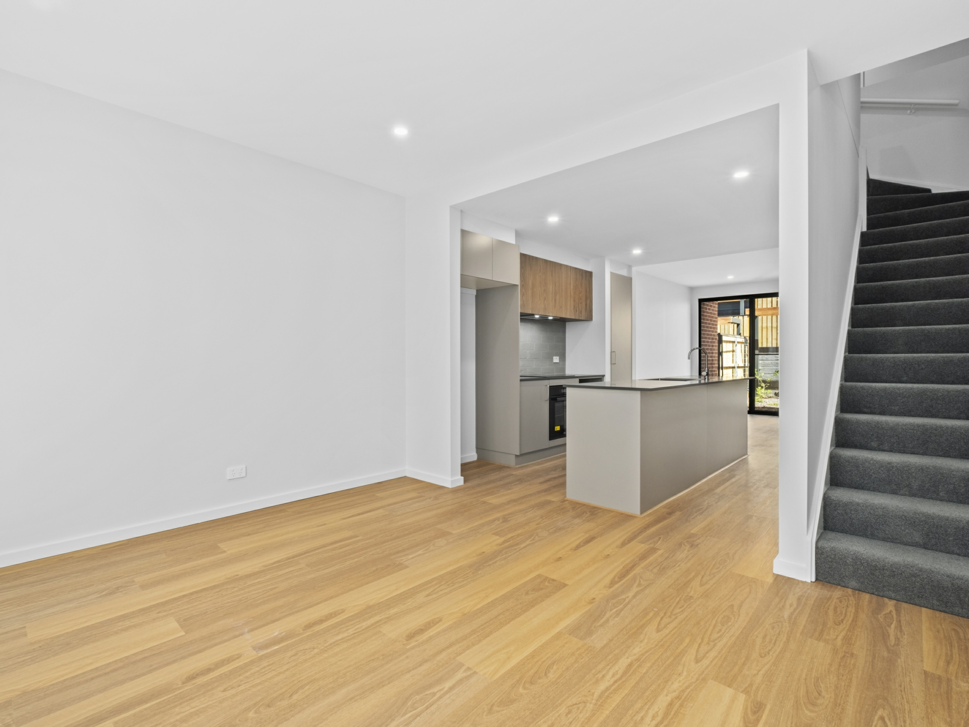 104/2 Woodberry Avenue, COOMBS