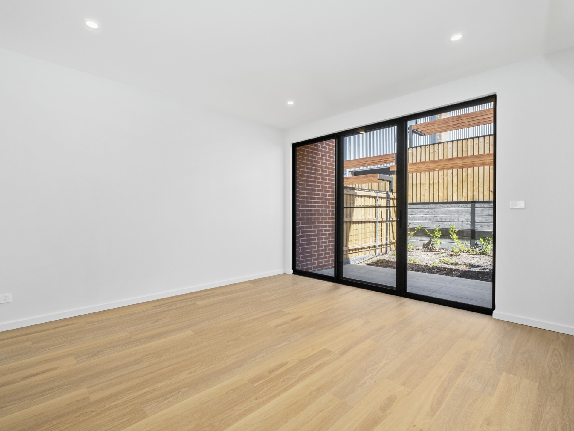 104/2 Woodberry Avenue, COOMBS