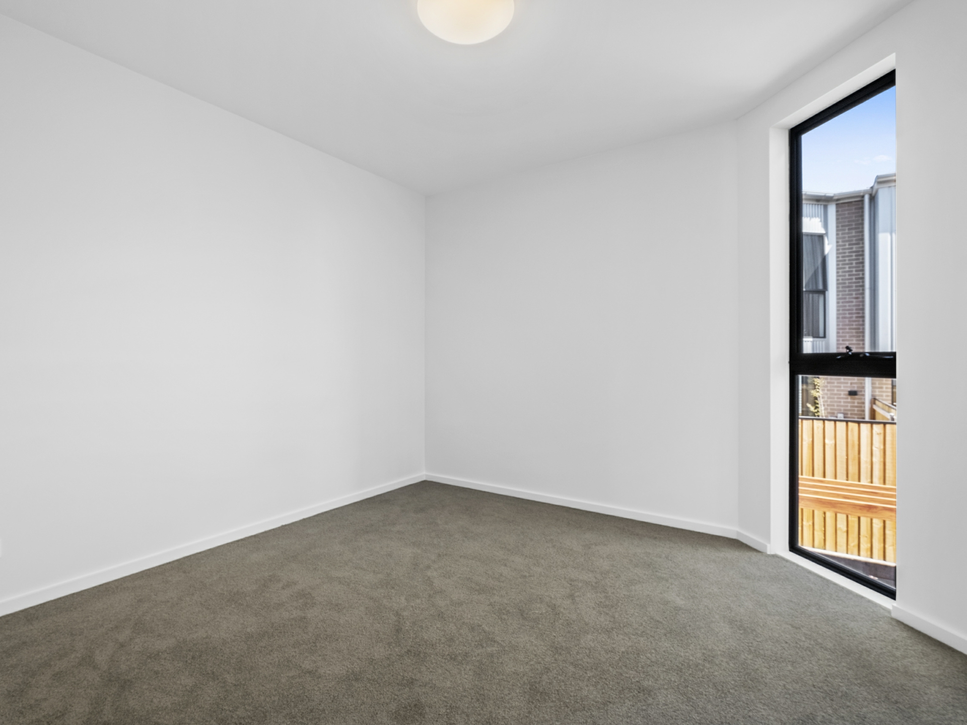 104/2 Woodberry Avenue, COOMBS