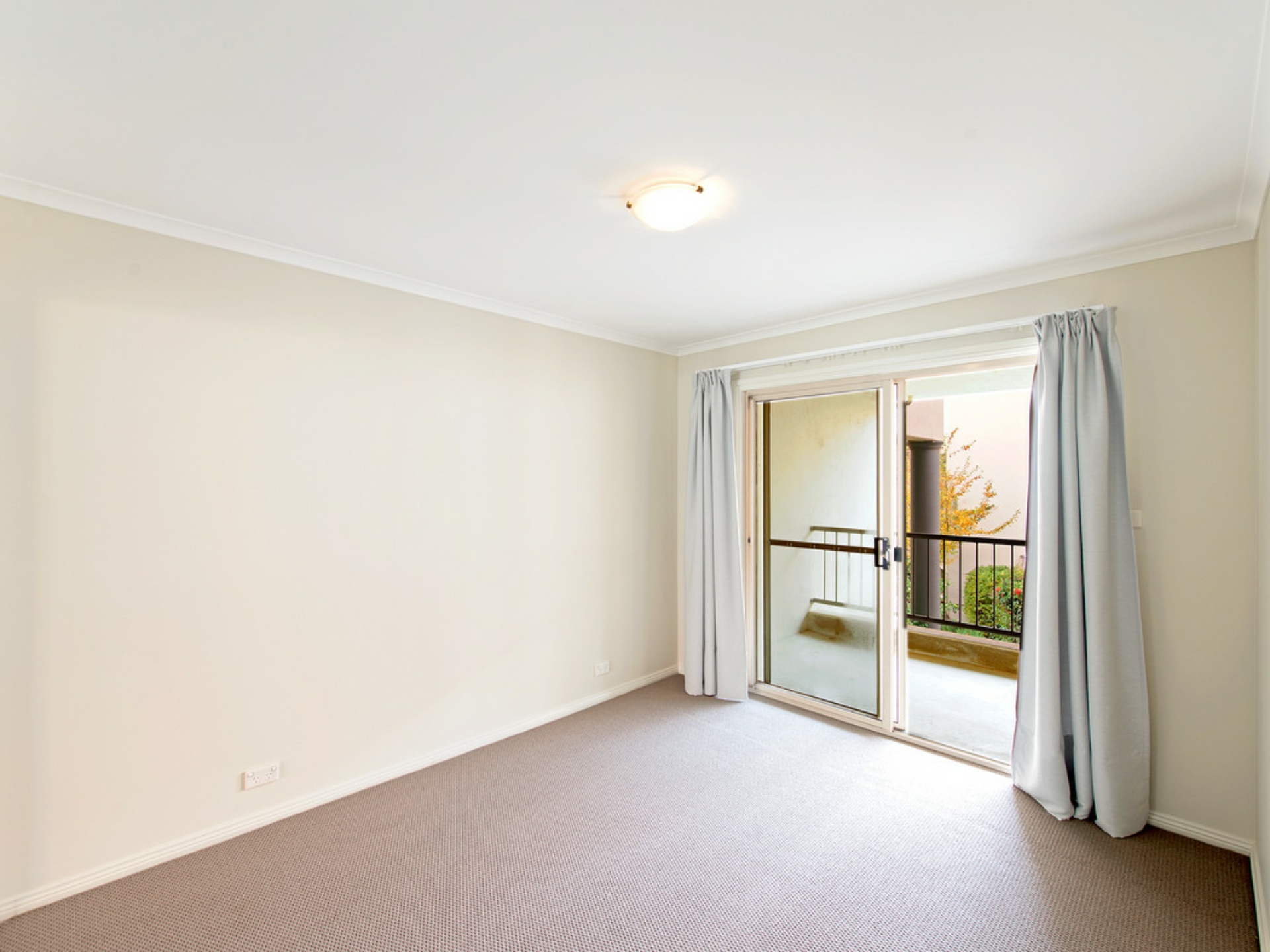 10/30 Cunningham Street, KINGSTON