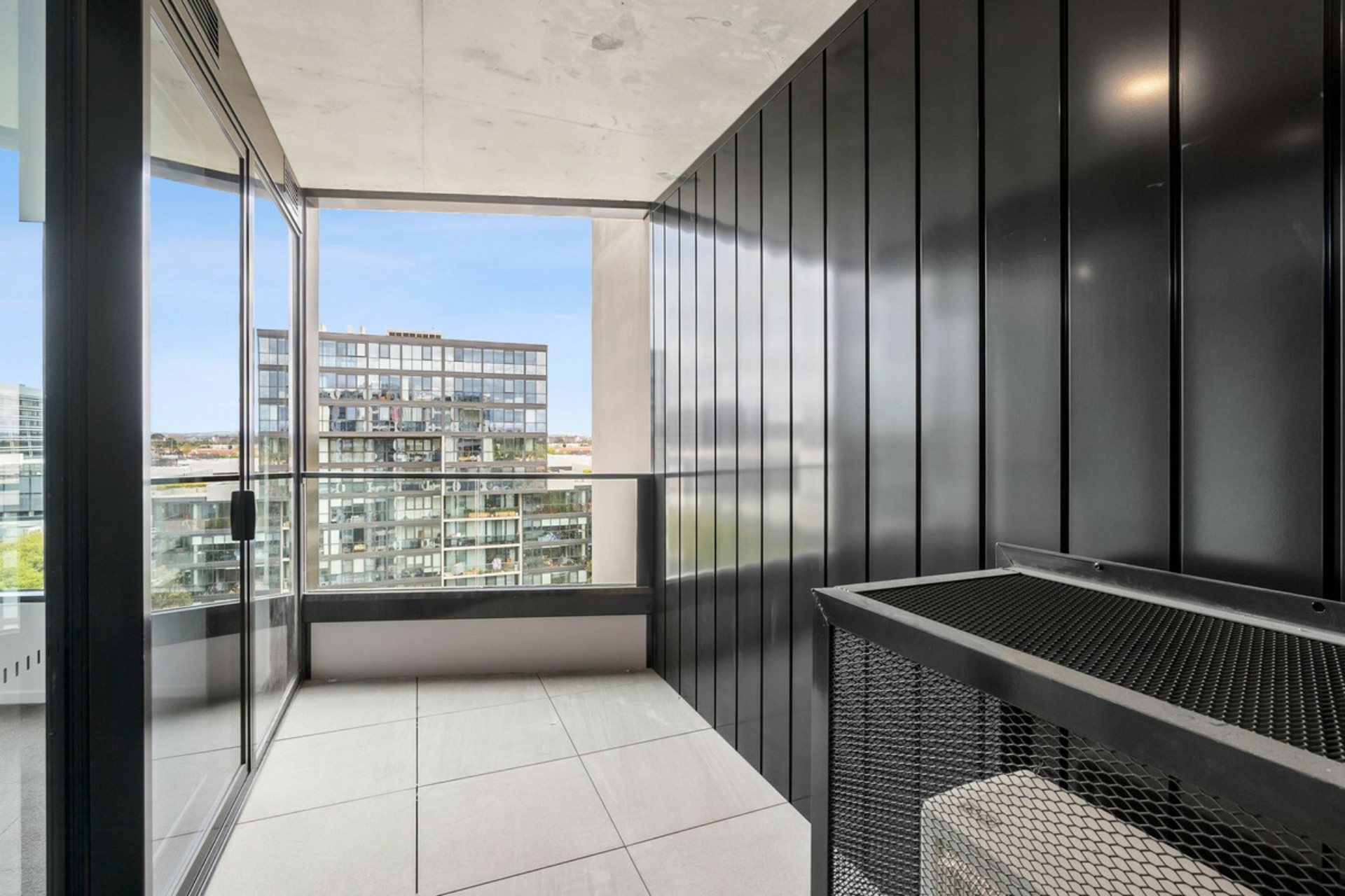1005/81 Cooyong Street, REID