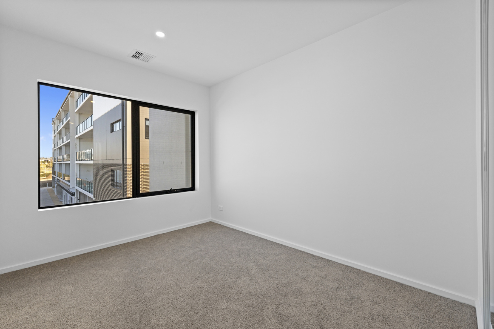 53/172 John Gorton Drive, COOMBS