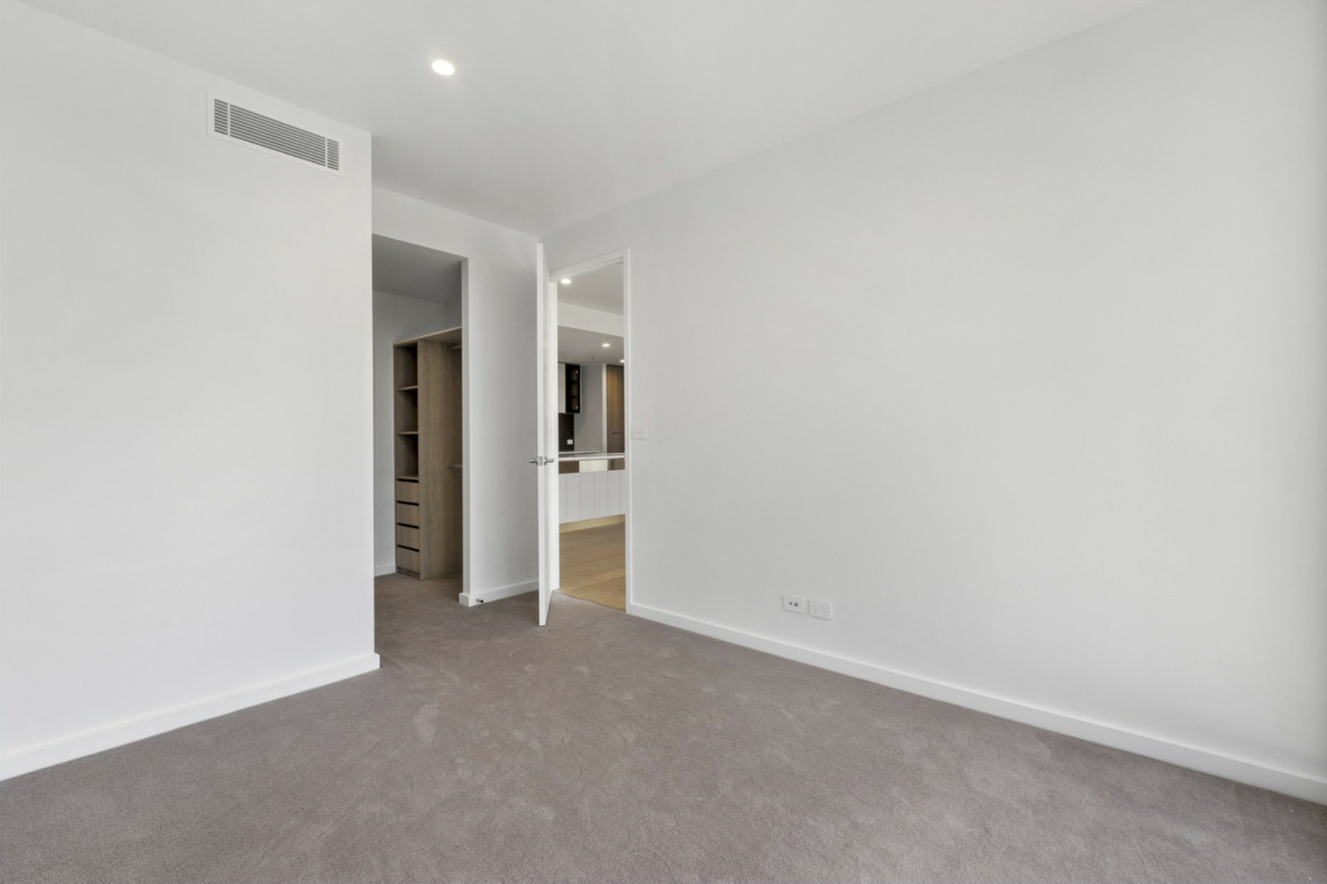 232/44 Constitution Avenue, CAMPBELL