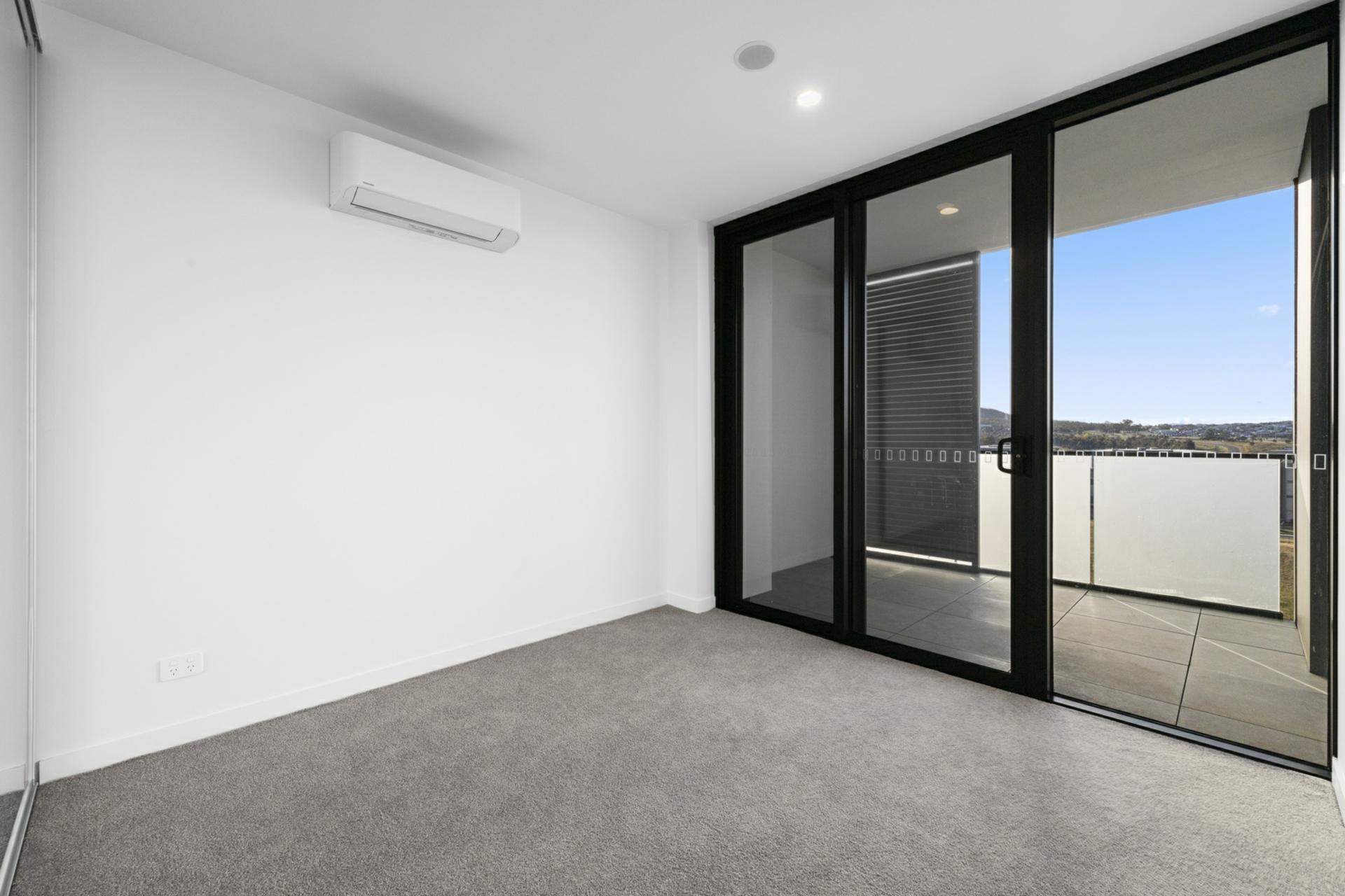 305/76 Steve Irwin Avenue, WRIGHT