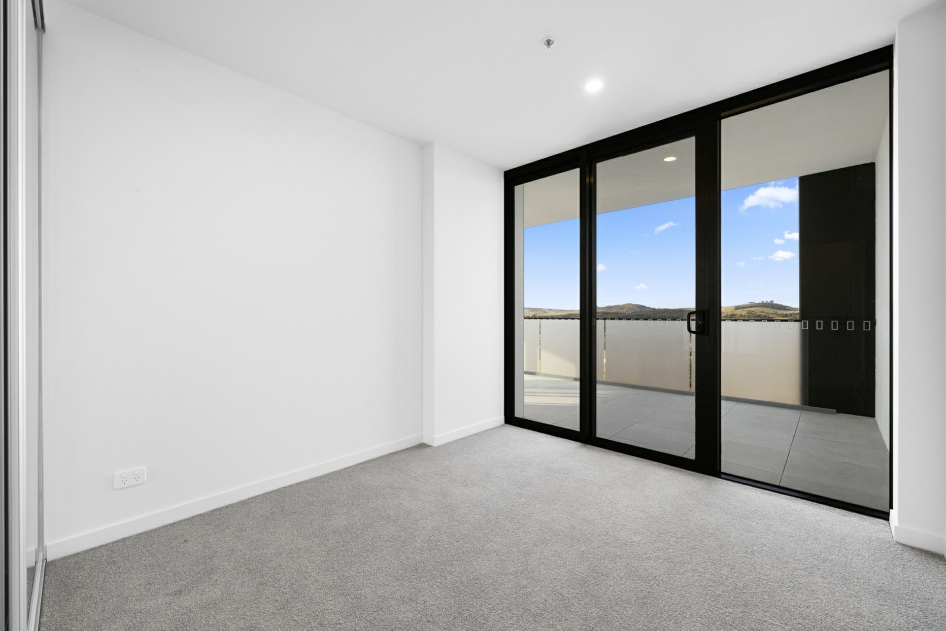 305/76 Steve Irwin Avenue, WRIGHT