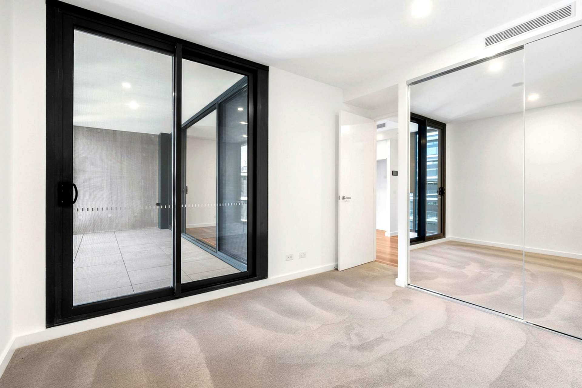 525/2 Anzac Park, CAMPBELL