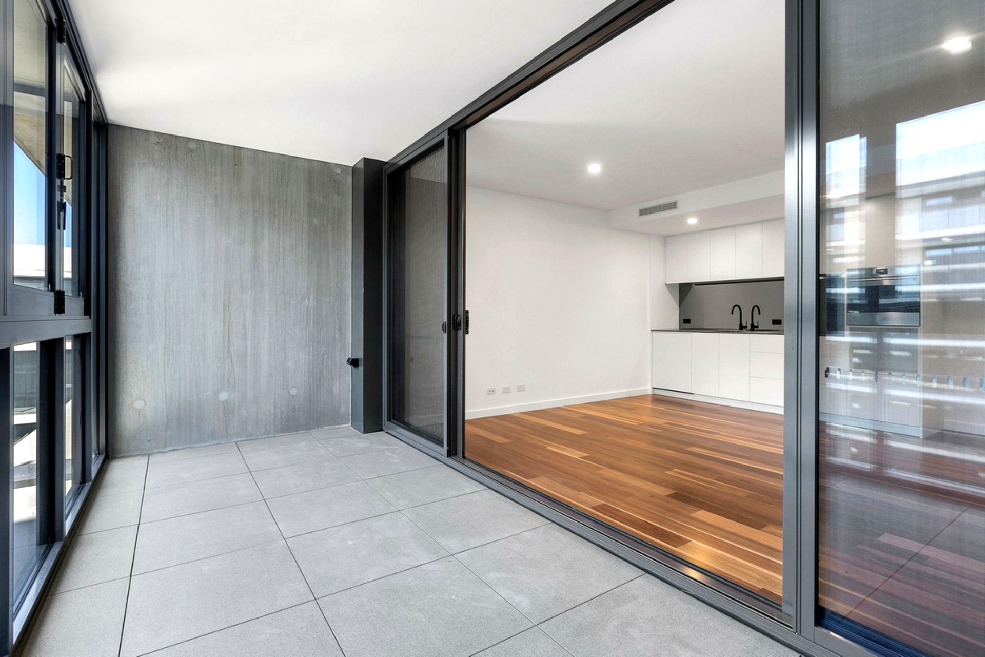 525/2 Anzac Park, CAMPBELL