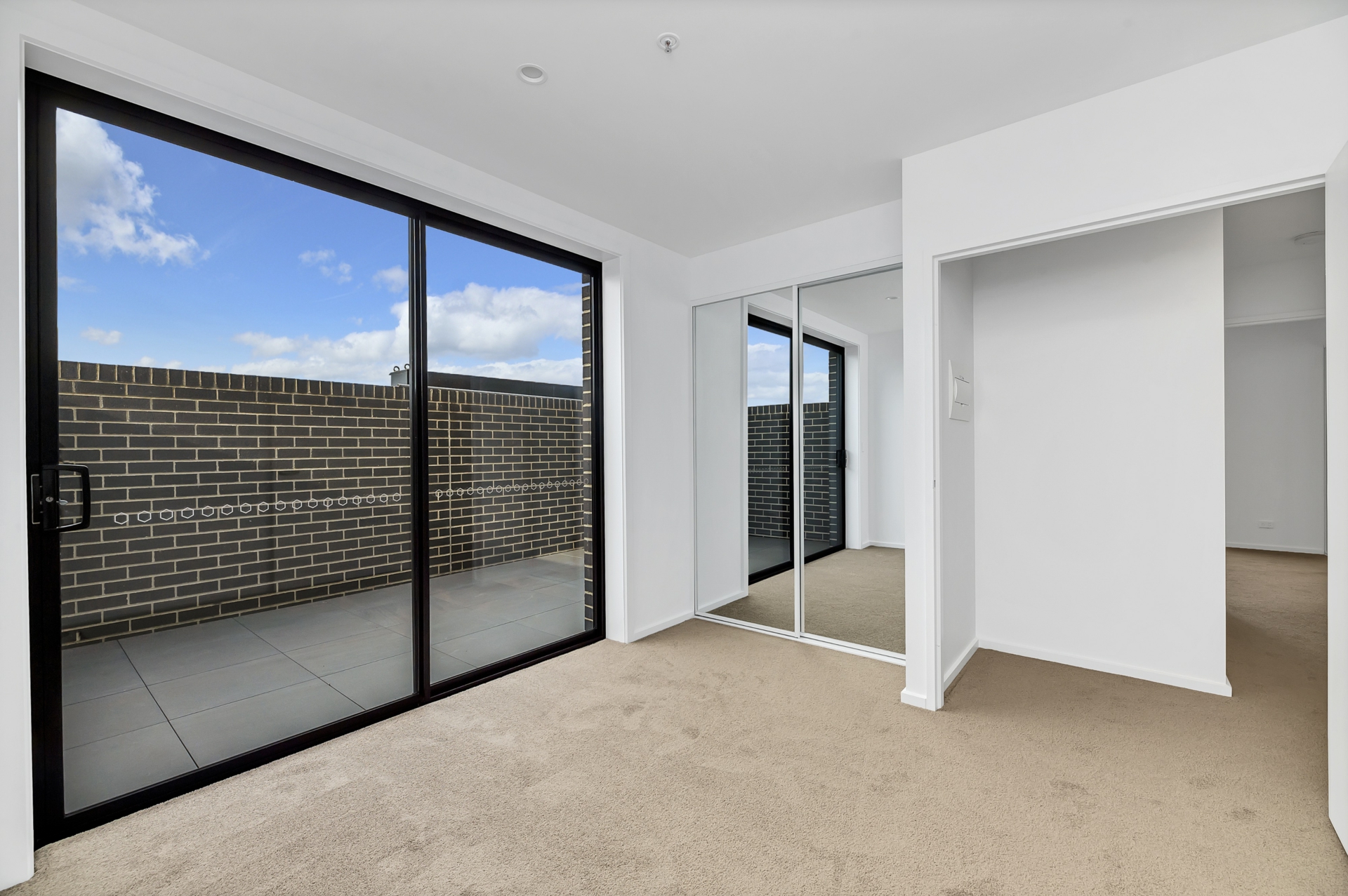 1/170 John Gorton Drive, COOMBS