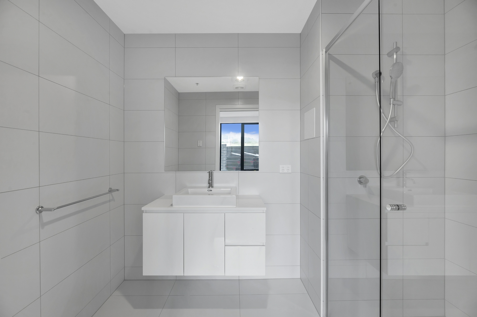 1/170 John Gorton Drive, COOMBS