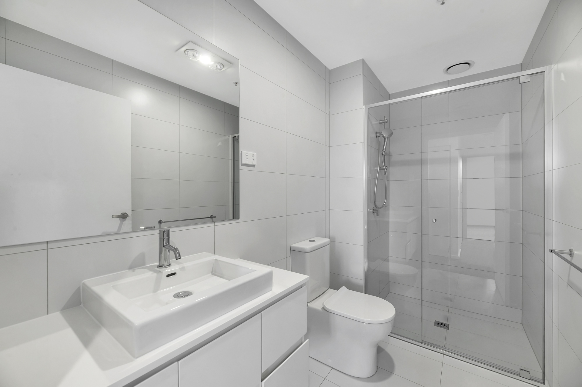 1/170 John Gorton Drive, COOMBS