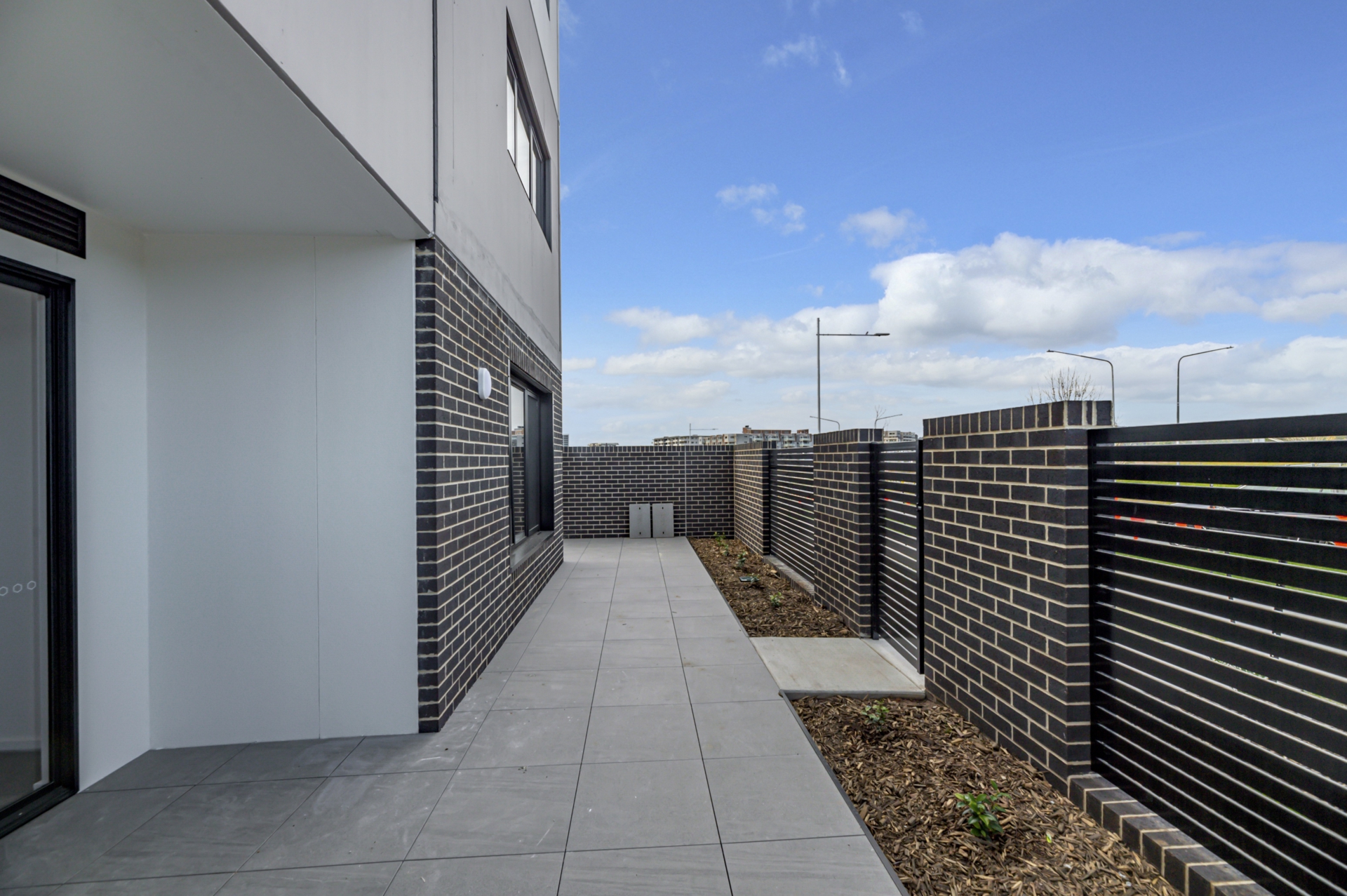 1/170 John Gorton Drive, COOMBS