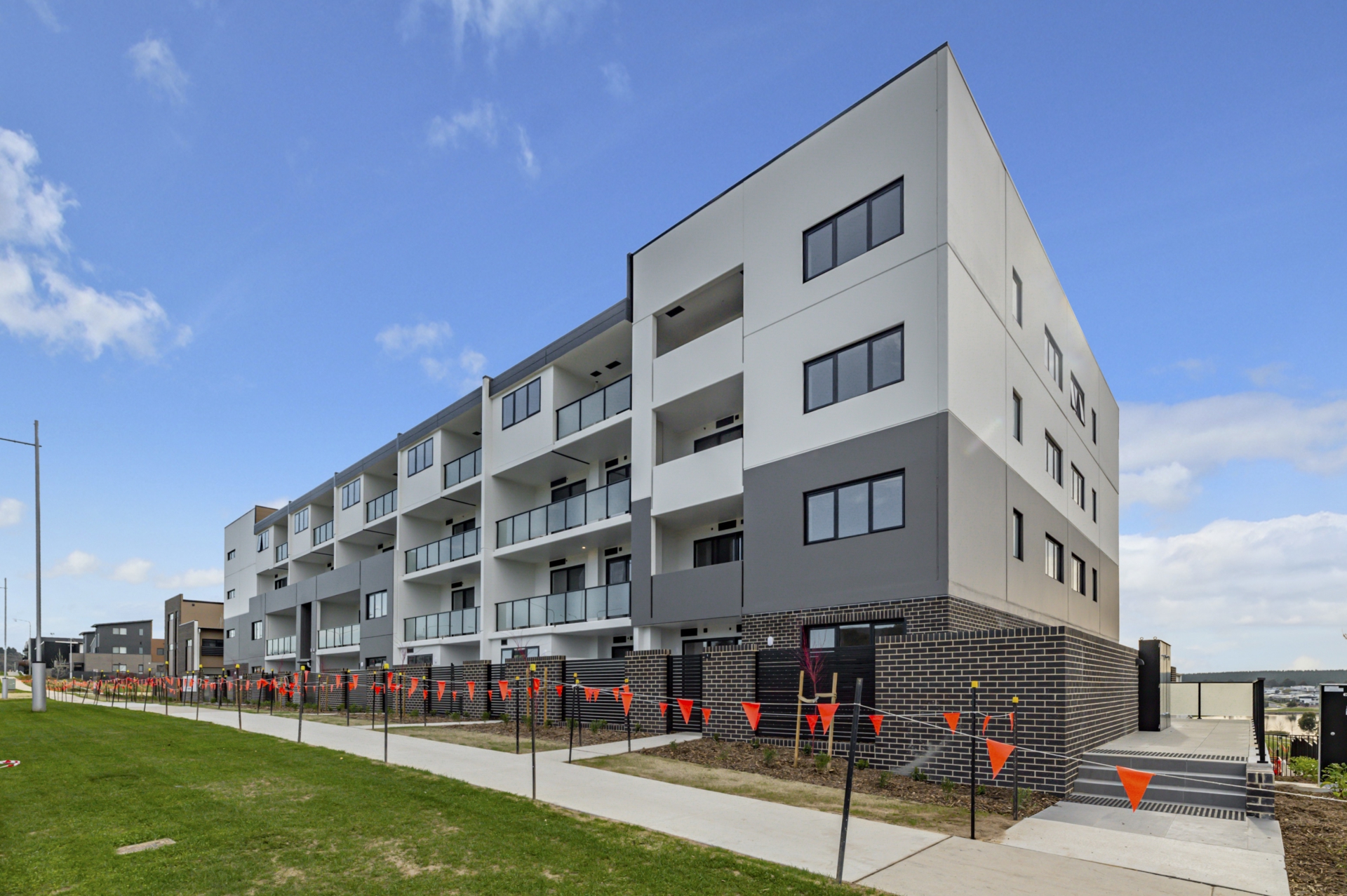 1/170 John Gorton Drive, COOMBS