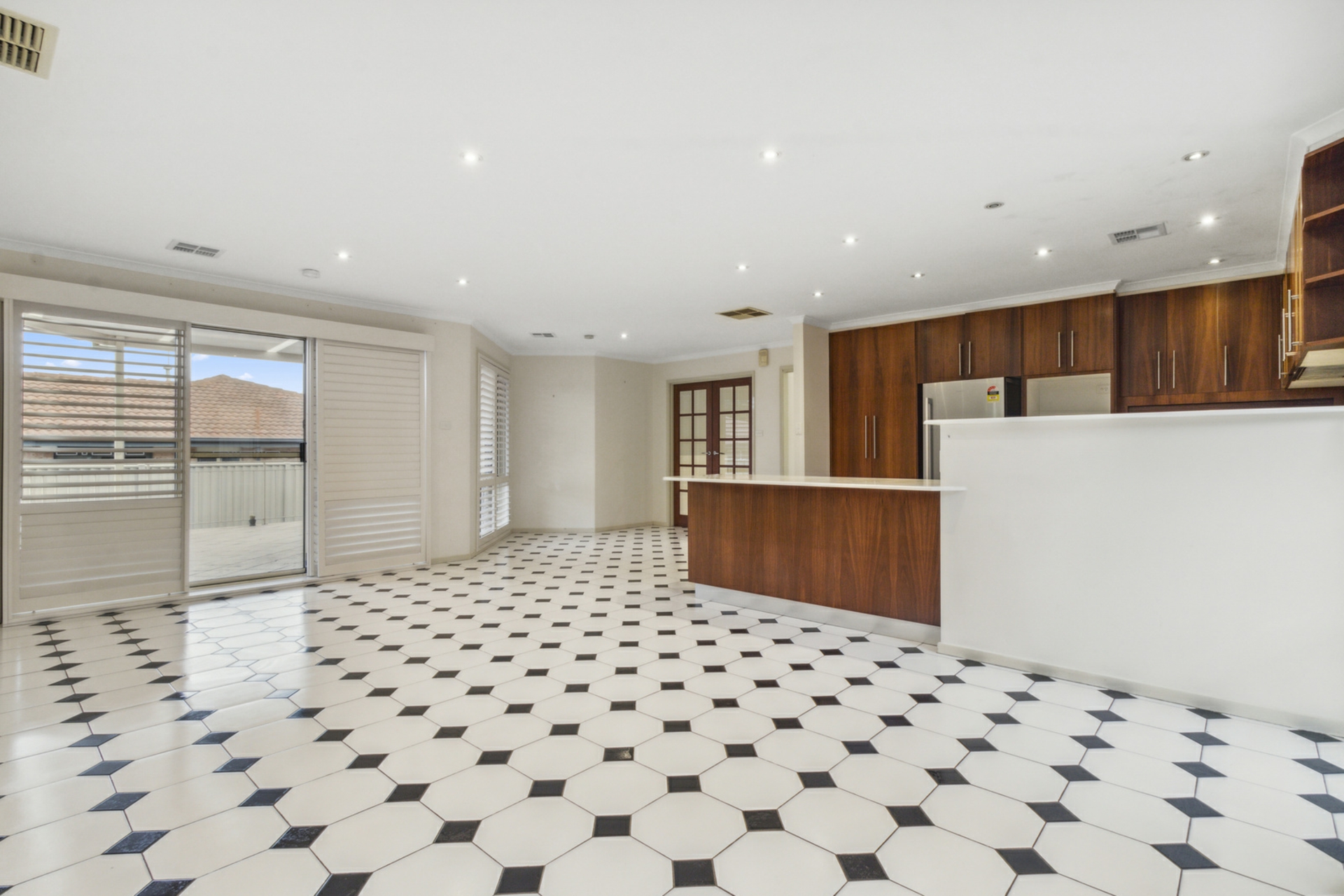 12 Cottam Place, NICHOLLS