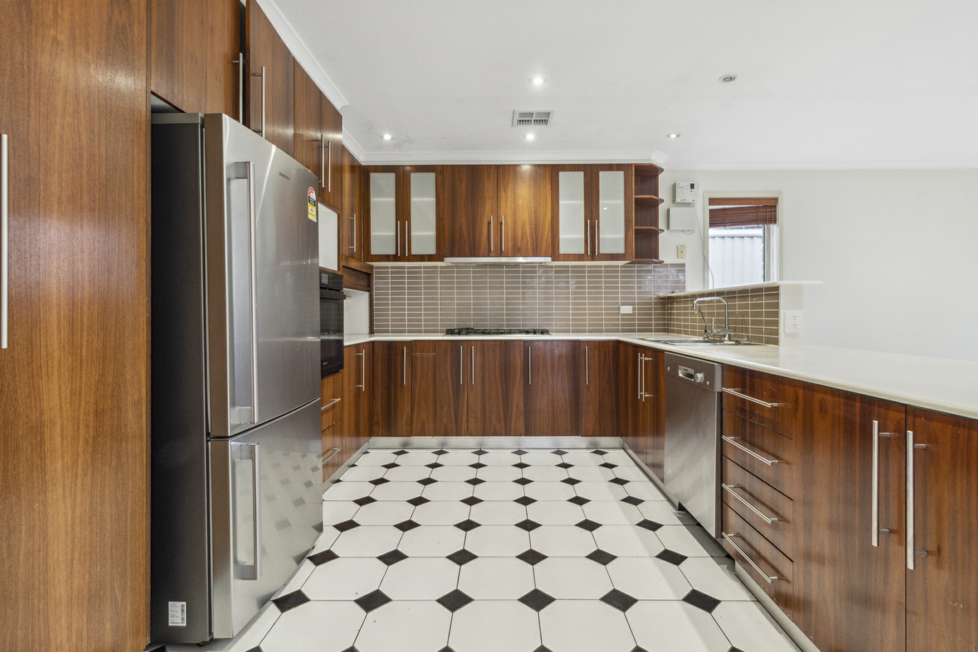 12 Cottam Place, NICHOLLS